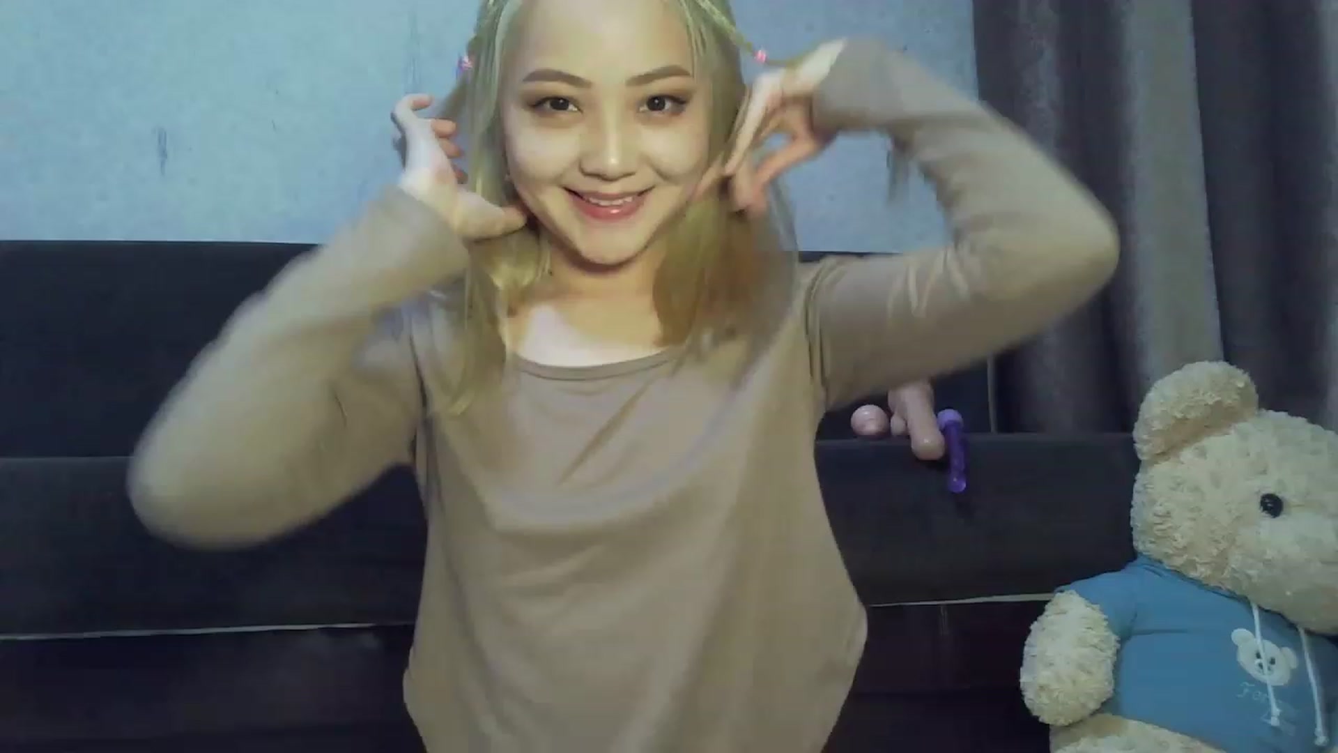 Gallery image thumbnail from SchoolGirl_69's myfreecams stream on, 06/03/2023, 15:22 image 6 of 20