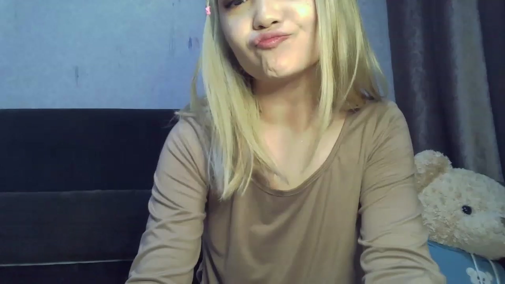 Gallery image thumbnail from SchoolGirl_69's myfreecams stream on, 06/03/2023, 16:51 image 4 of 20