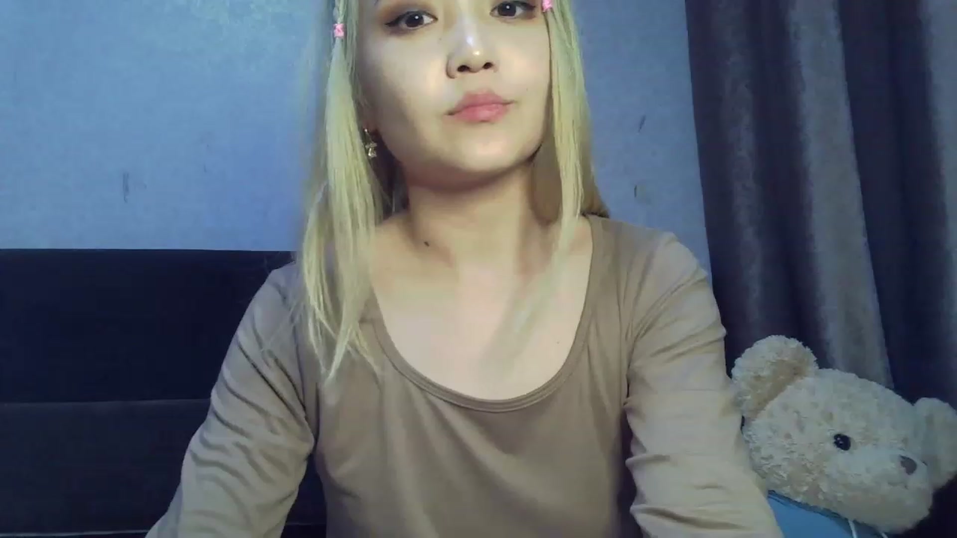 Gallery image thumbnail from SchoolGirl_69's myfreecams stream on, 06/03/2023, 16:51 image 12 of 20