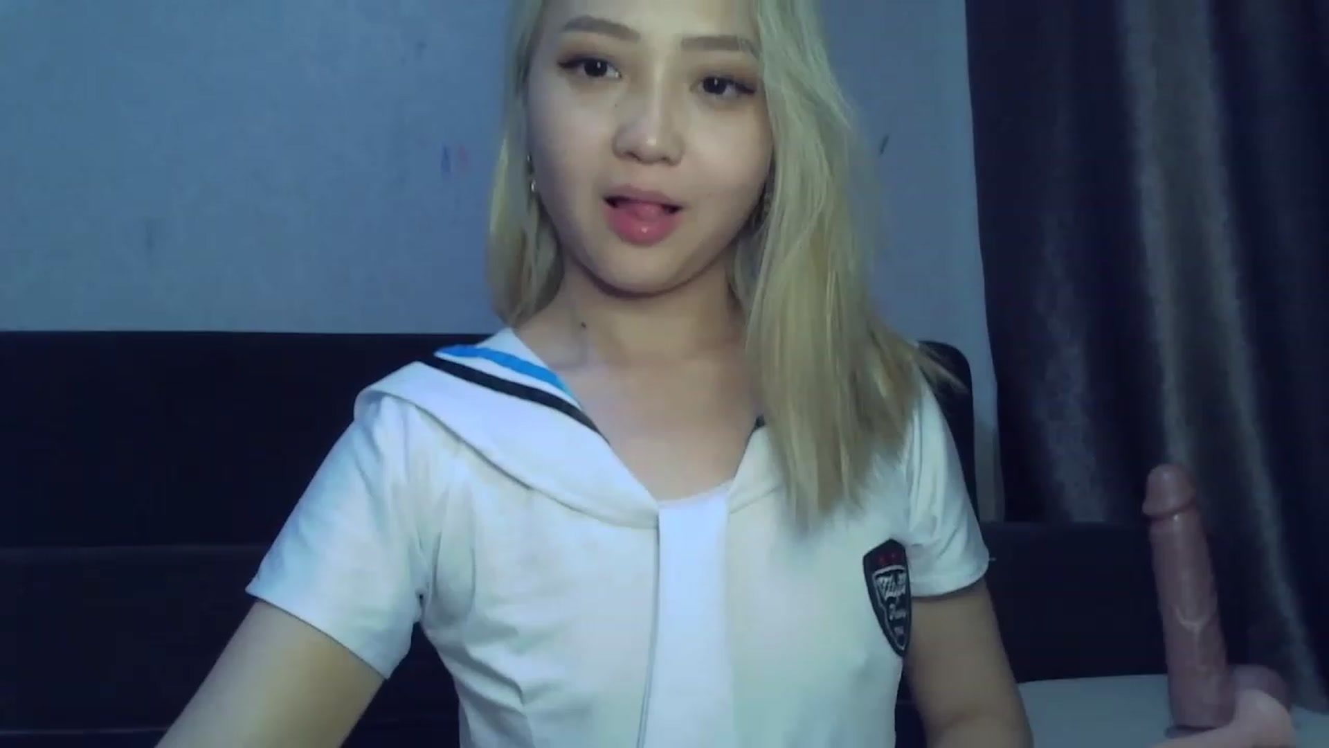 Gallery image thumbnail from SchoolGirl_69's myfreecams stream on, 06/06/2023, 10:14 image 18 of 20