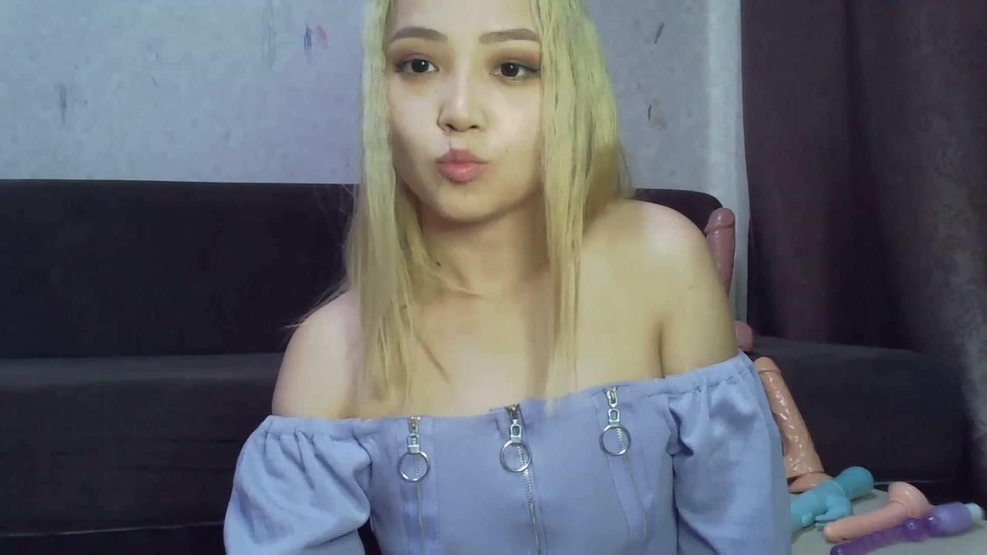 Gallery image thumbnail from SchoolGirl_69's myfreecams stream on, 06/09/2023, 07:26 image 6 of 20