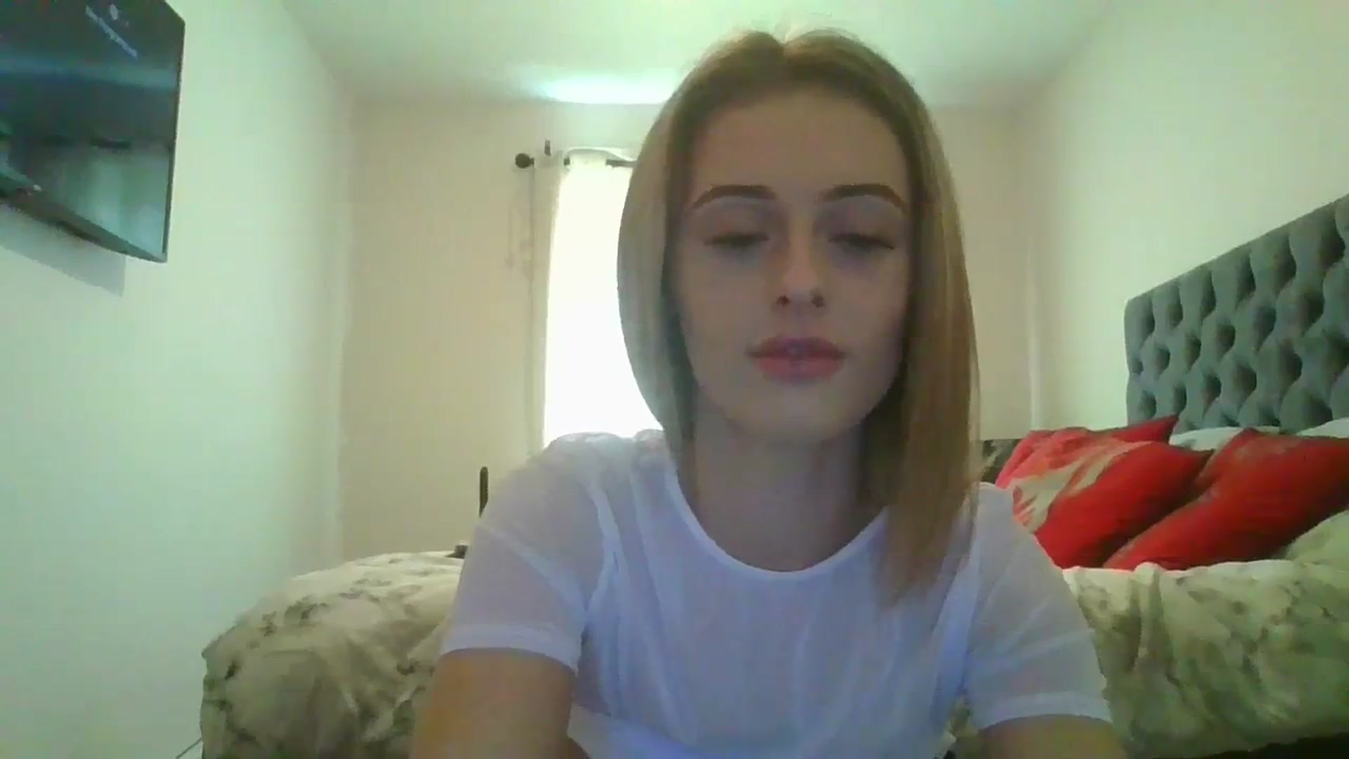 Gallery image thumbnail from Schoolgirl20's myfreecams stream on, 02/29/2024, 13:08 image 3 of 20