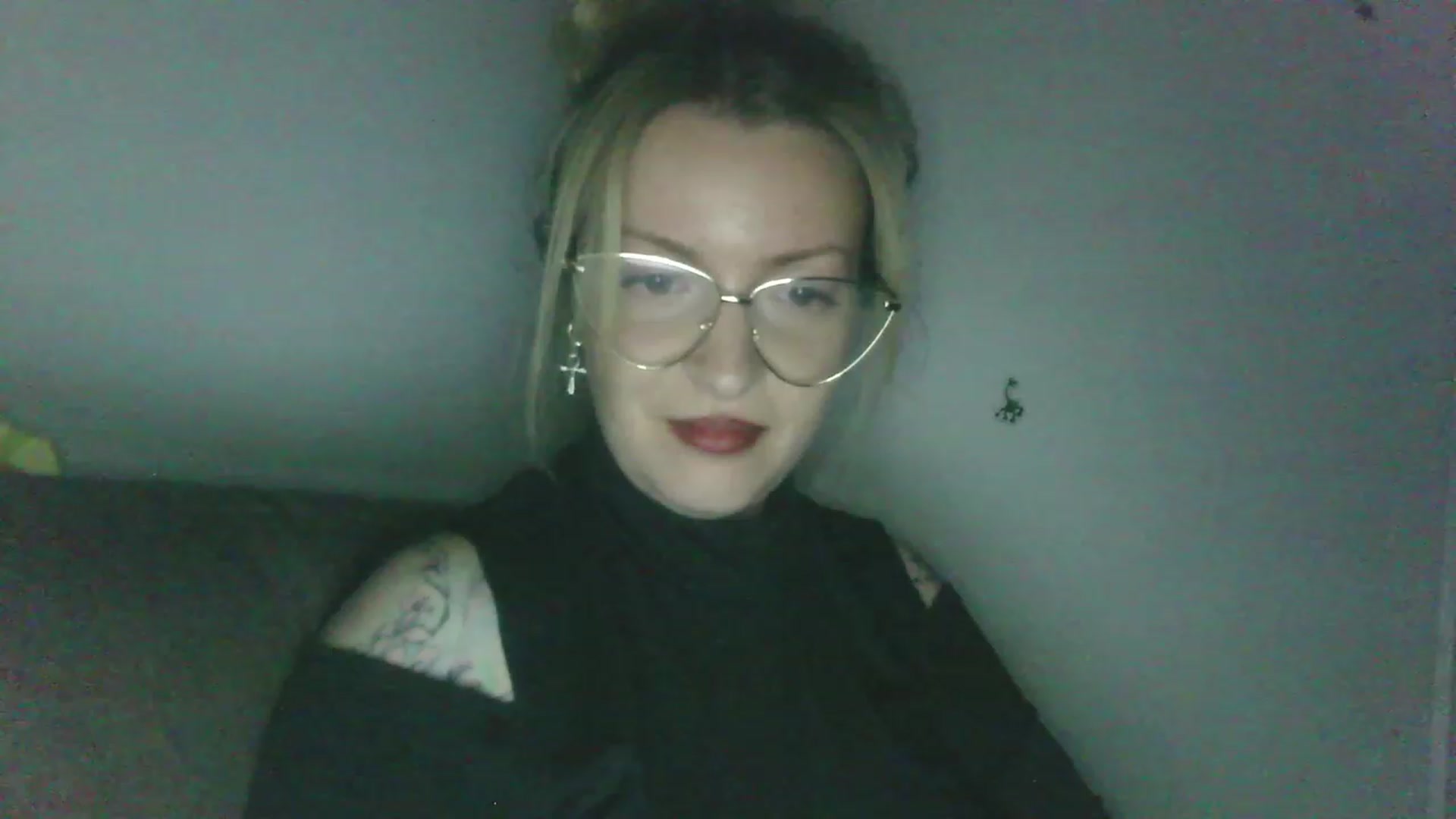 Gallery image thumbnail from ScorpioV's myfreecams stream on, 05/11/2023, 22:15 image 10 of 20