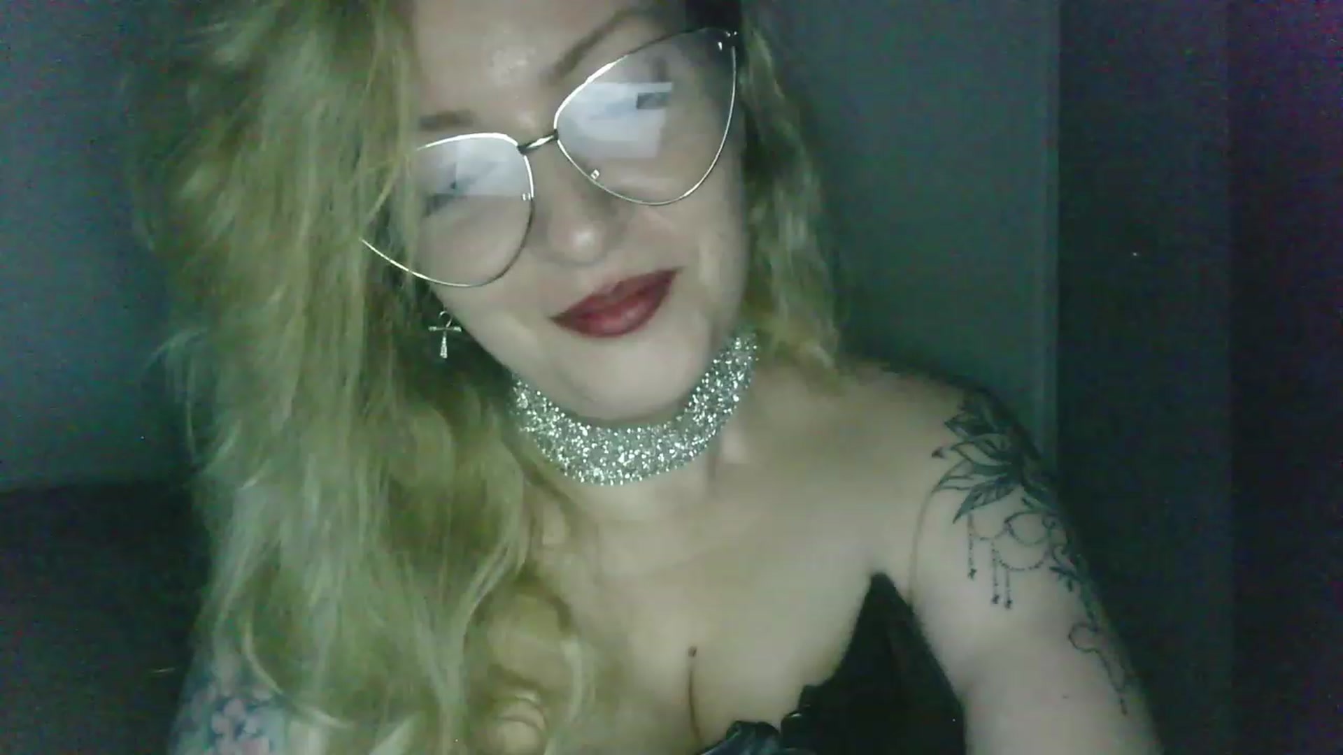 Gallery image thumbnail from ScorpioV's myfreecams stream on, 05/23/2023, 23:31 image 6 of 20