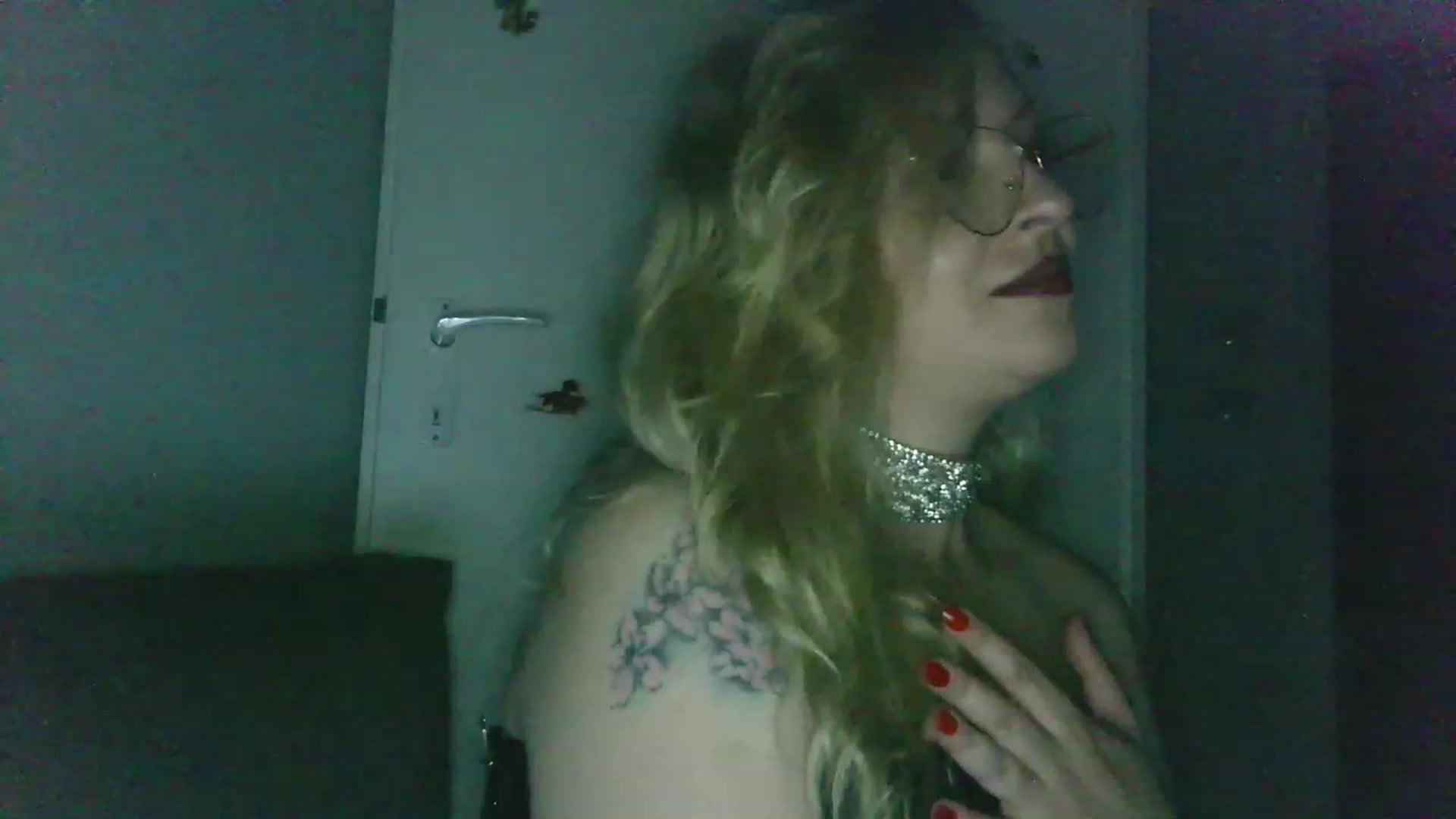 Gallery image thumbnail from ScorpioV's myfreecams stream on, 05/23/2023, 23:31 image 9 of 20