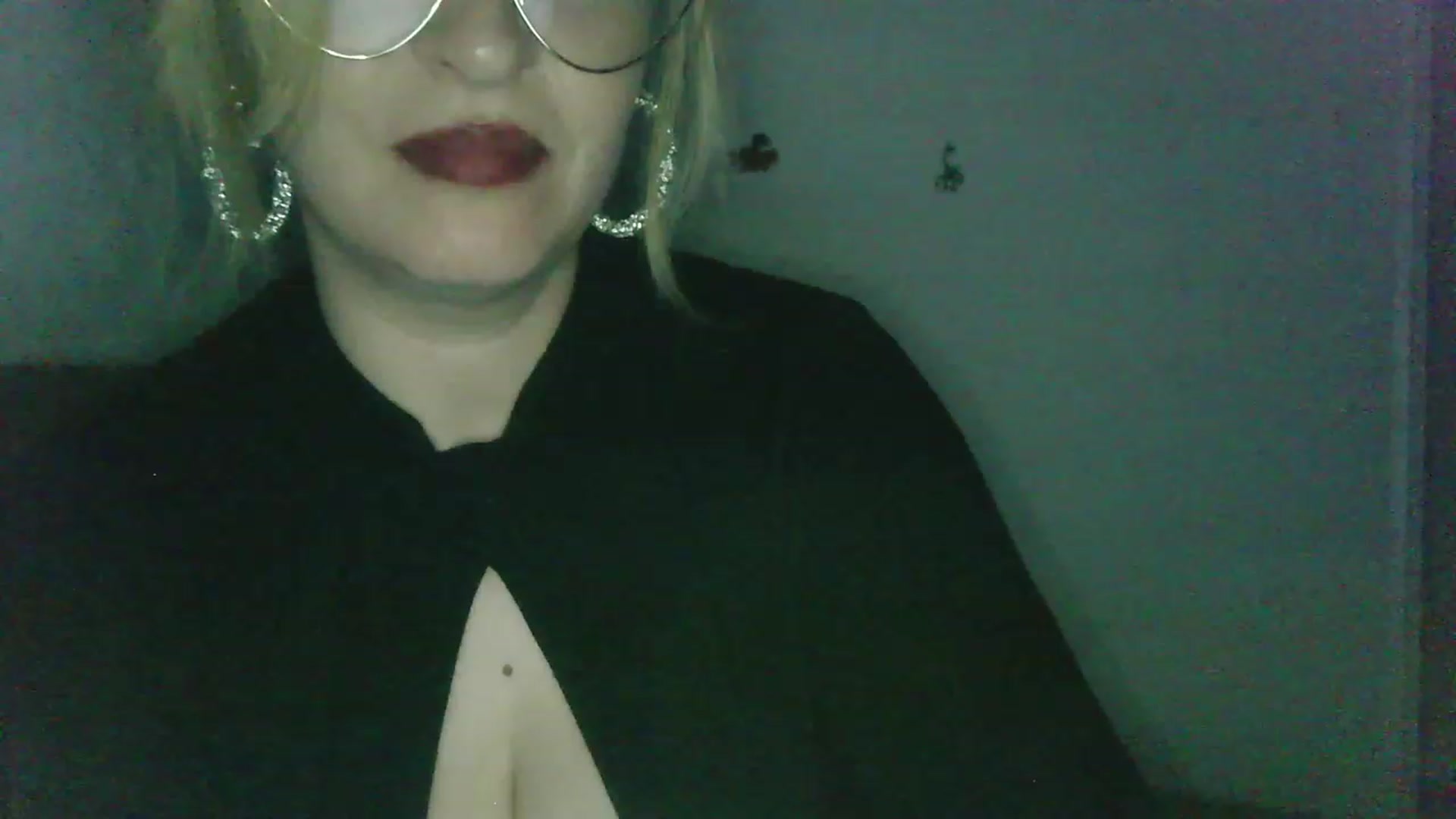 Gallery image thumbnail from ScorpioV's myfreecams stream on, 05/28/2023, 22:37 image 18 of 20