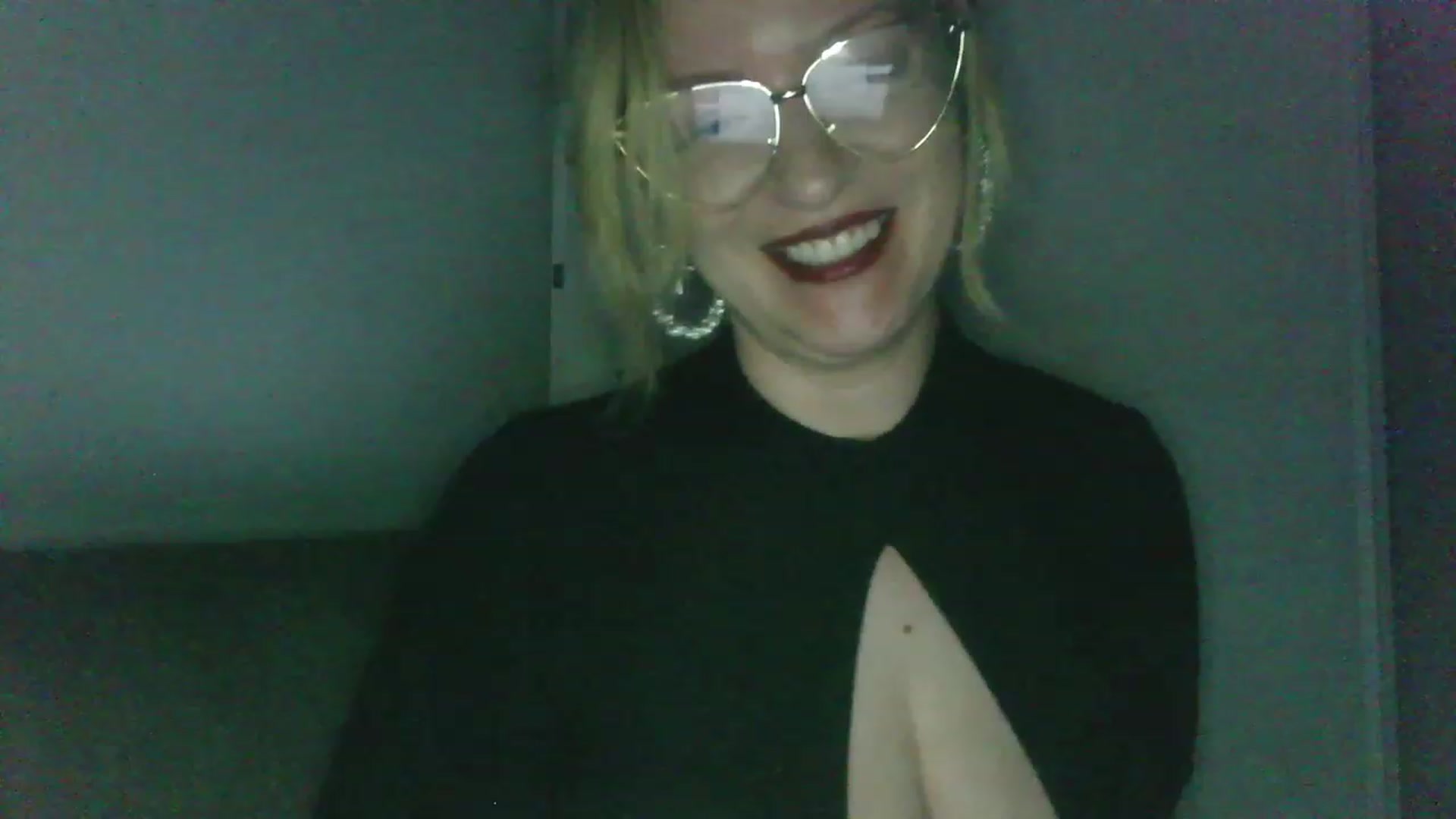 Gallery image thumbnail from ScorpioV's myfreecams stream on, 05/28/2023, 22:37 image 8 of 20