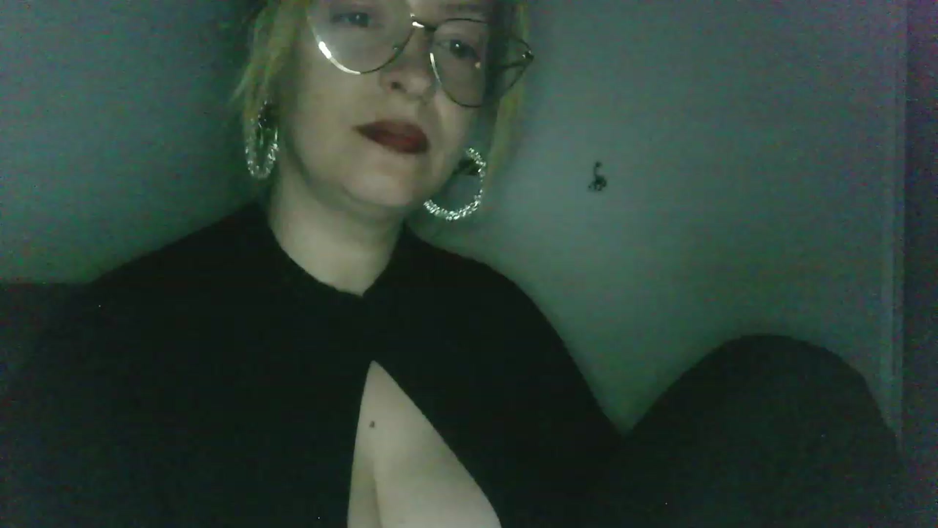 Gallery image thumbnail from ScorpioV's myfreecams stream on, 05/31/2023, 23:33 image 15 of 20