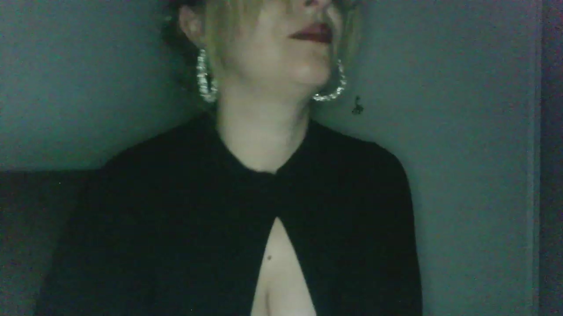 Gallery image thumbnail from ScorpioV's myfreecams stream on, 05/31/2023, 23:33 image 5 of 20