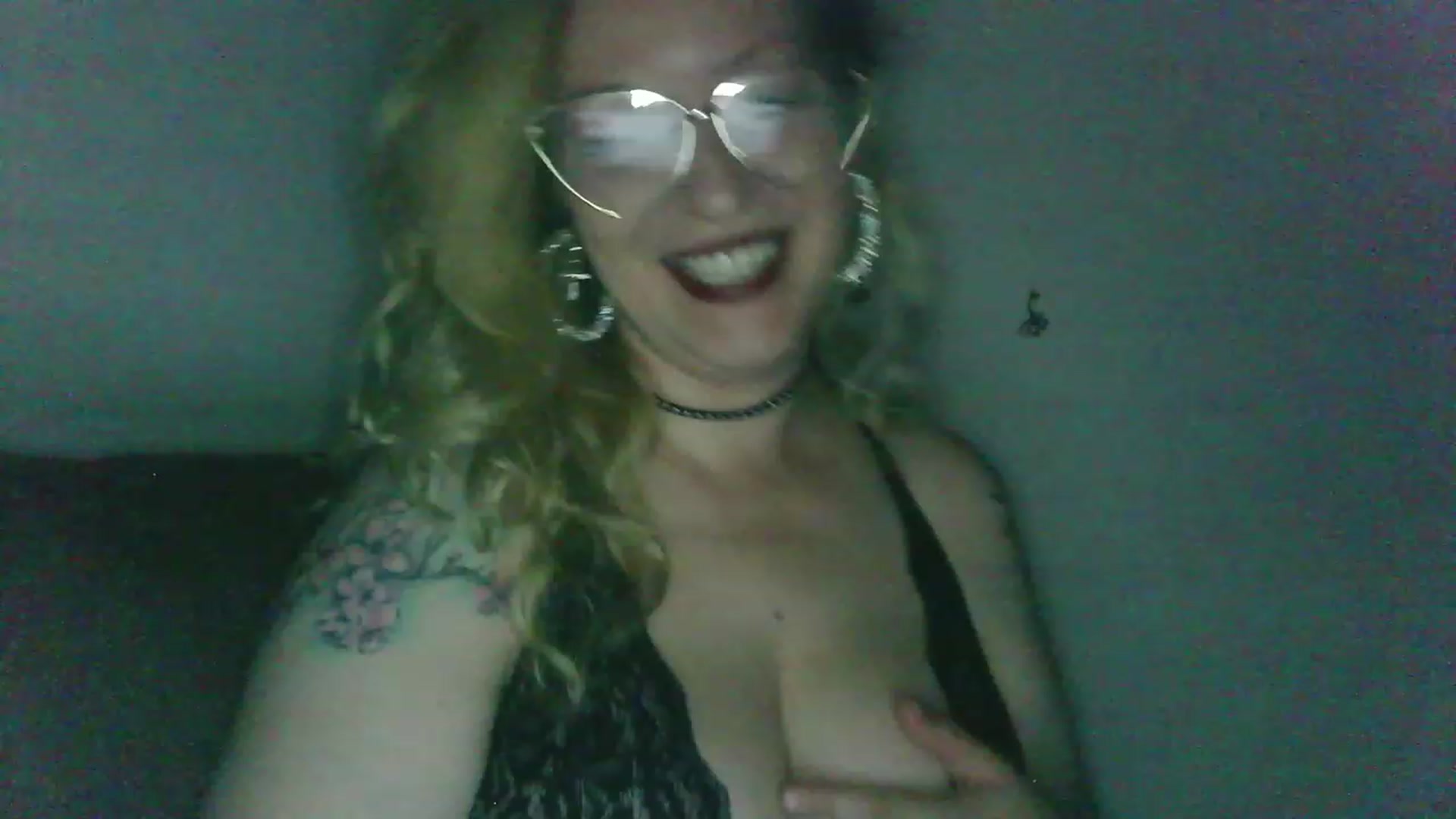 Gallery image thumbnail from ScorpioV's myfreecams stream on, 06/04/2023, 21:34 image 10 of 20