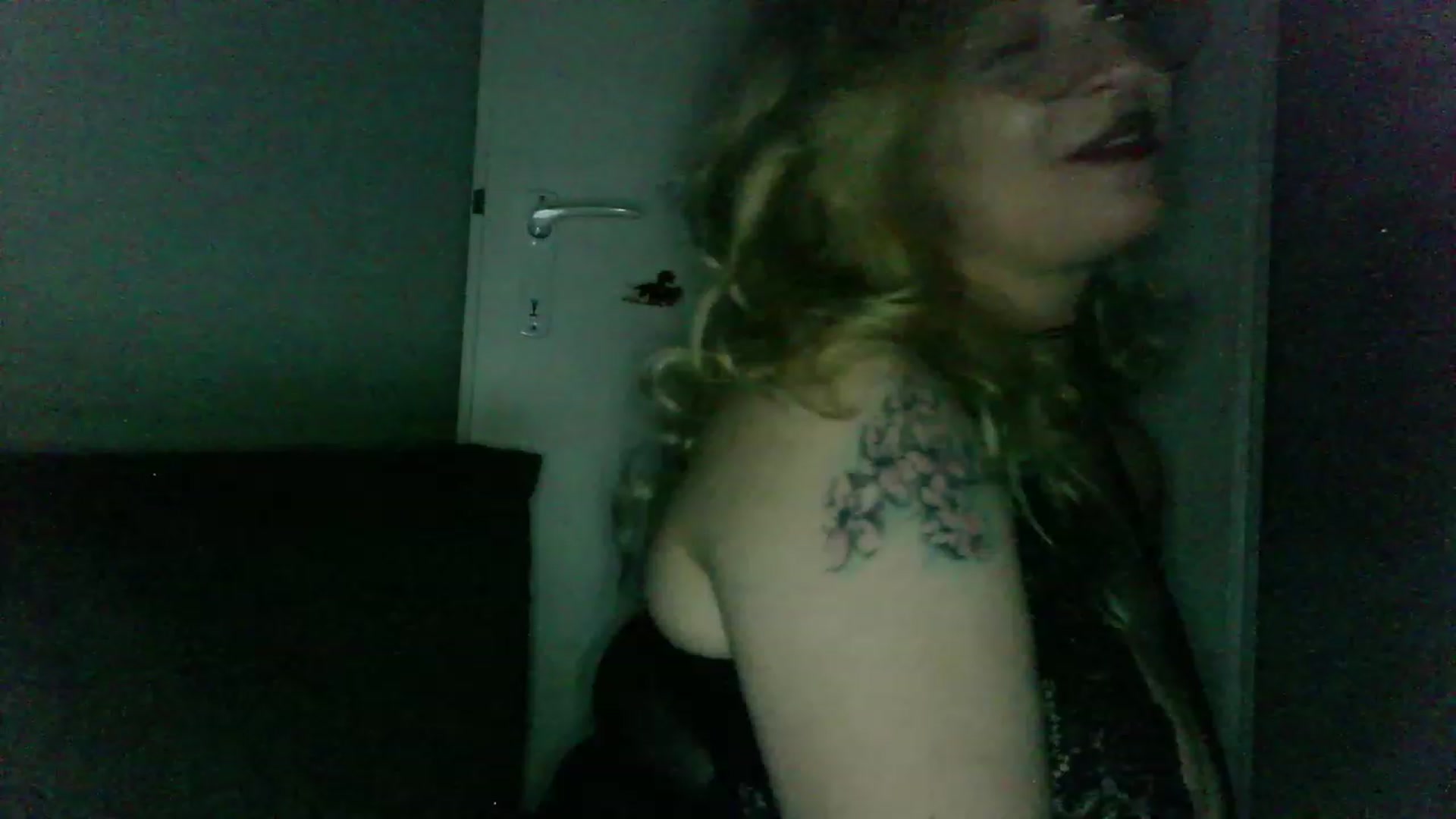 Gallery image thumbnail from ScorpioV's myfreecams stream on, 06/04/2023, 22:45 image 14 of 20
