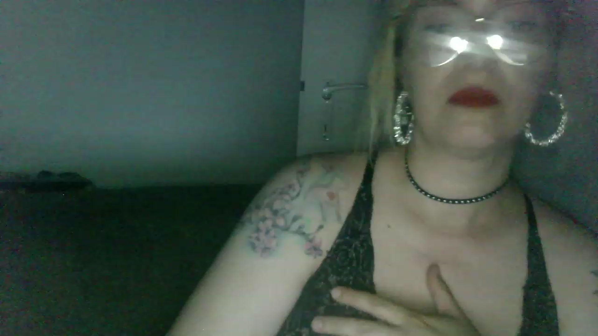 Gallery image thumbnail from ScorpioV's myfreecams stream on, 07/09/2023, 23:16 image 16 of 20
