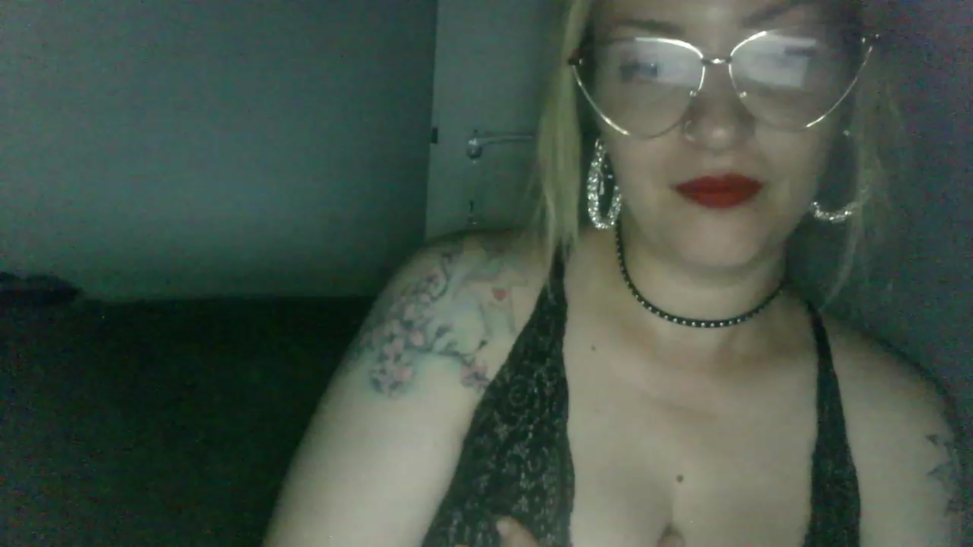 Gallery image thumbnail from ScorpioV's myfreecams stream on, 07/09/2023, 23:16 image 4 of 20
