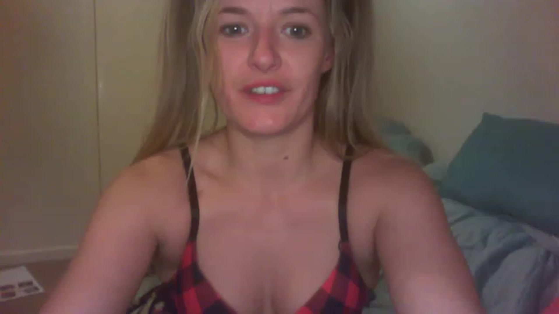 Gallery image thumbnail from Scottish_Tina's myfreecams stream on, 12/04/2022, 21:41 image 1 of 20