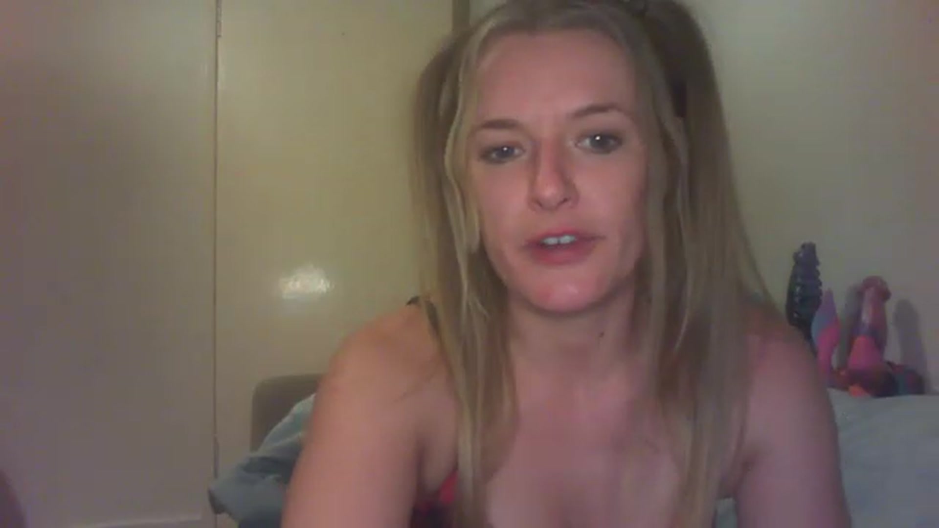 Gallery image thumbnail from Scottish_Tina's myfreecams stream on, 12/04/2022, 21:41 image 4 of 20
