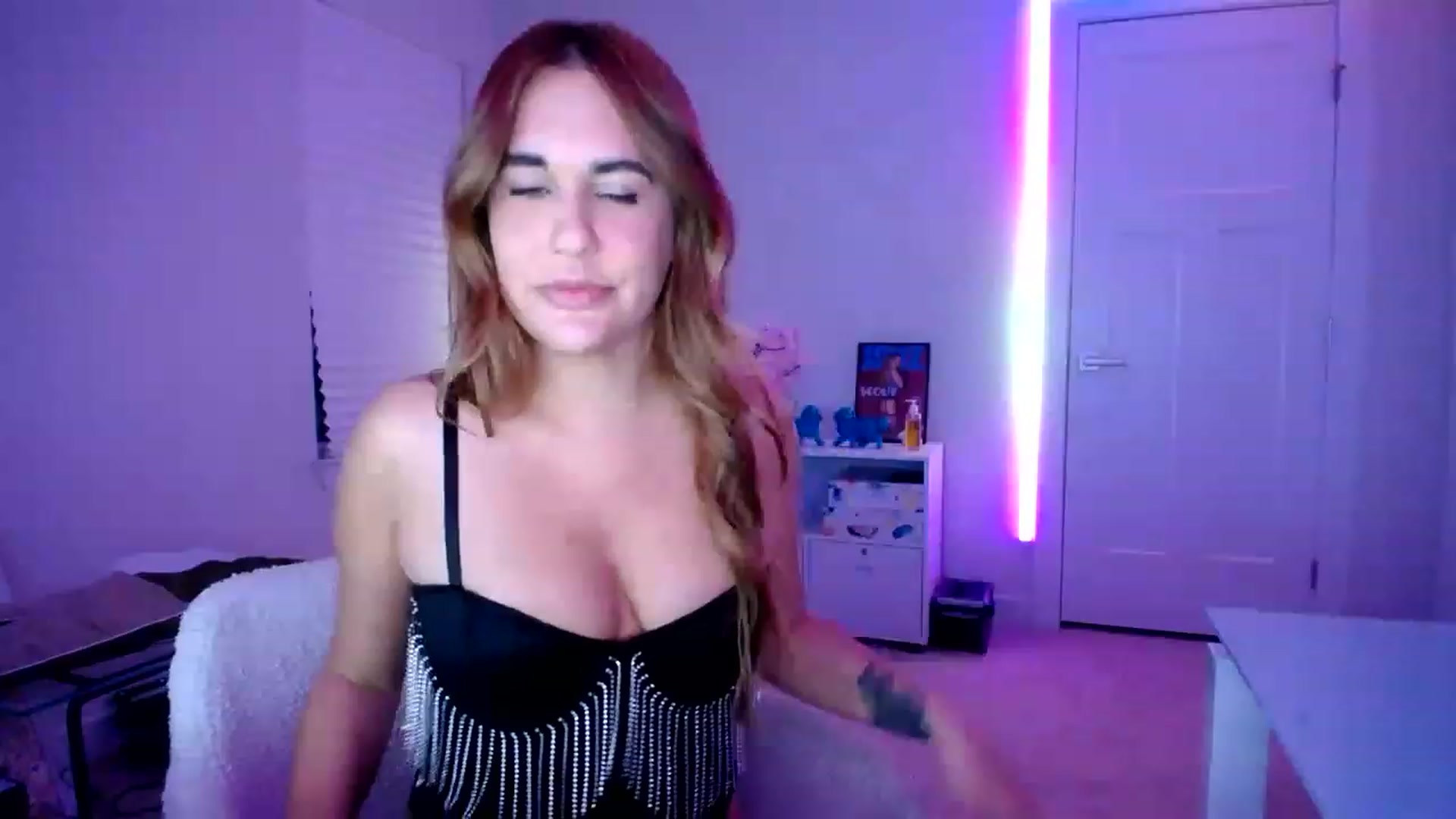 Gallery image thumbnail from Scout's myfreecams stream on, 12/01/2022, 10:19 image 12 of 20