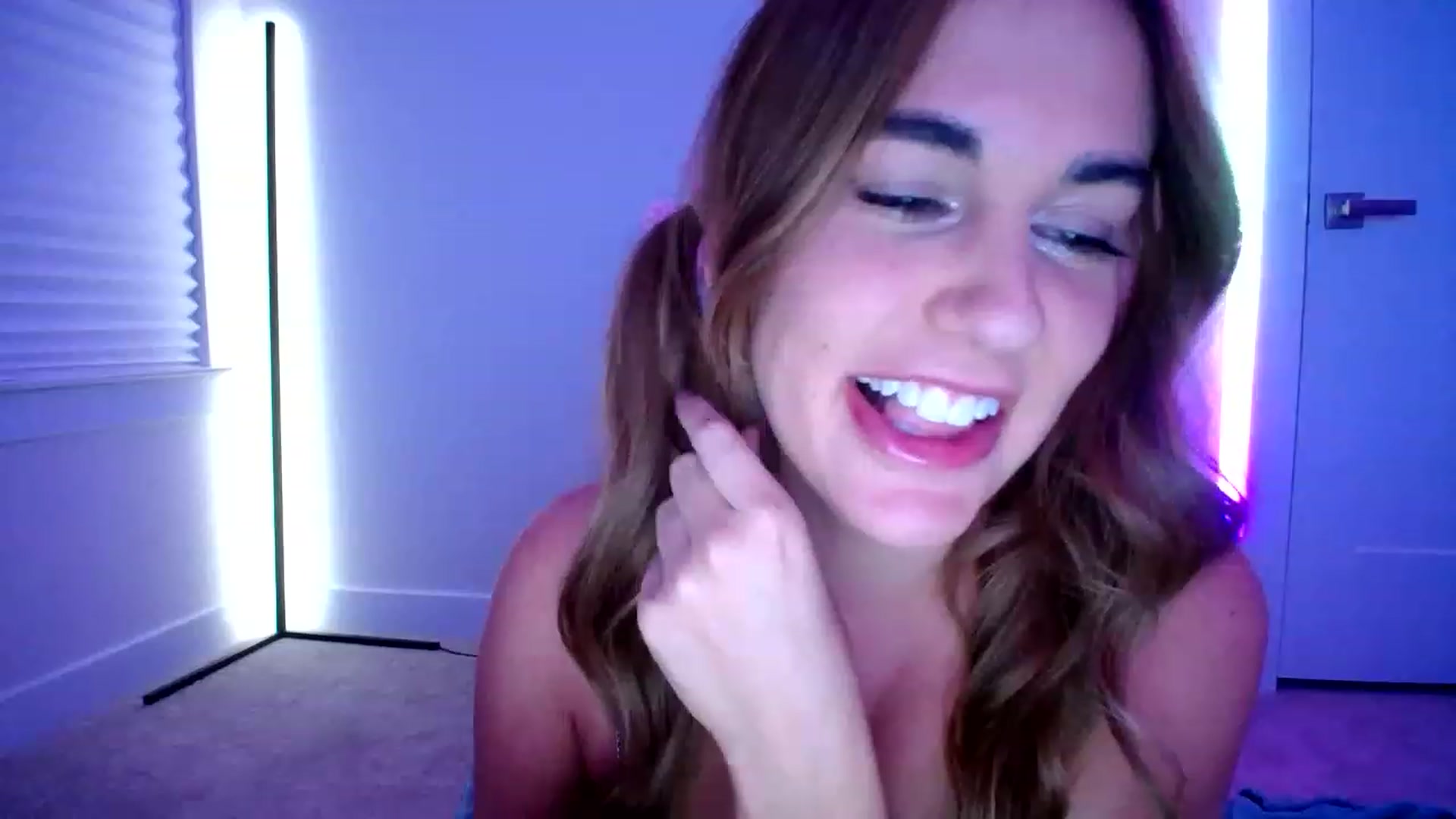 Gallery image thumbnail from Scout's myfreecams stream on, 12/11/2022, 05:08 image 13 of 20