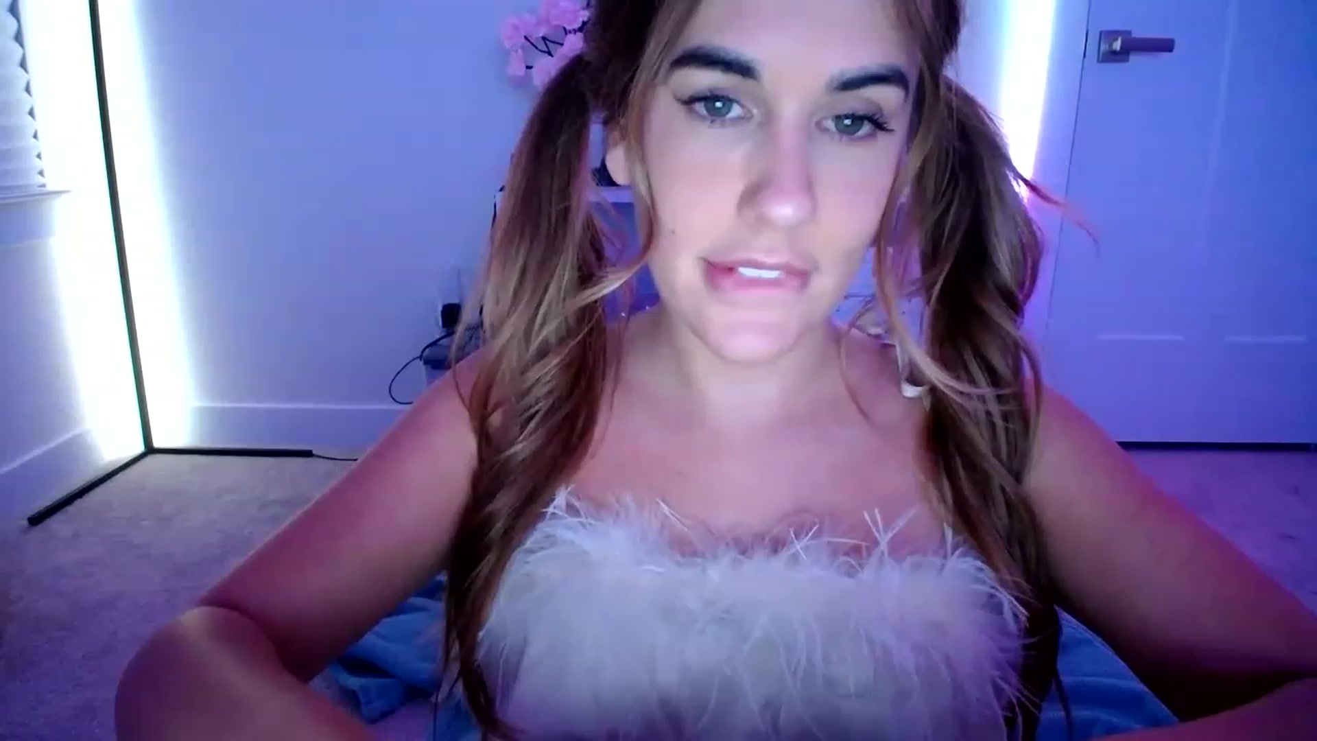 Gallery image thumbnail from Scout's myfreecams stream on, 12/17/2022, 06:10 image 1 of 20