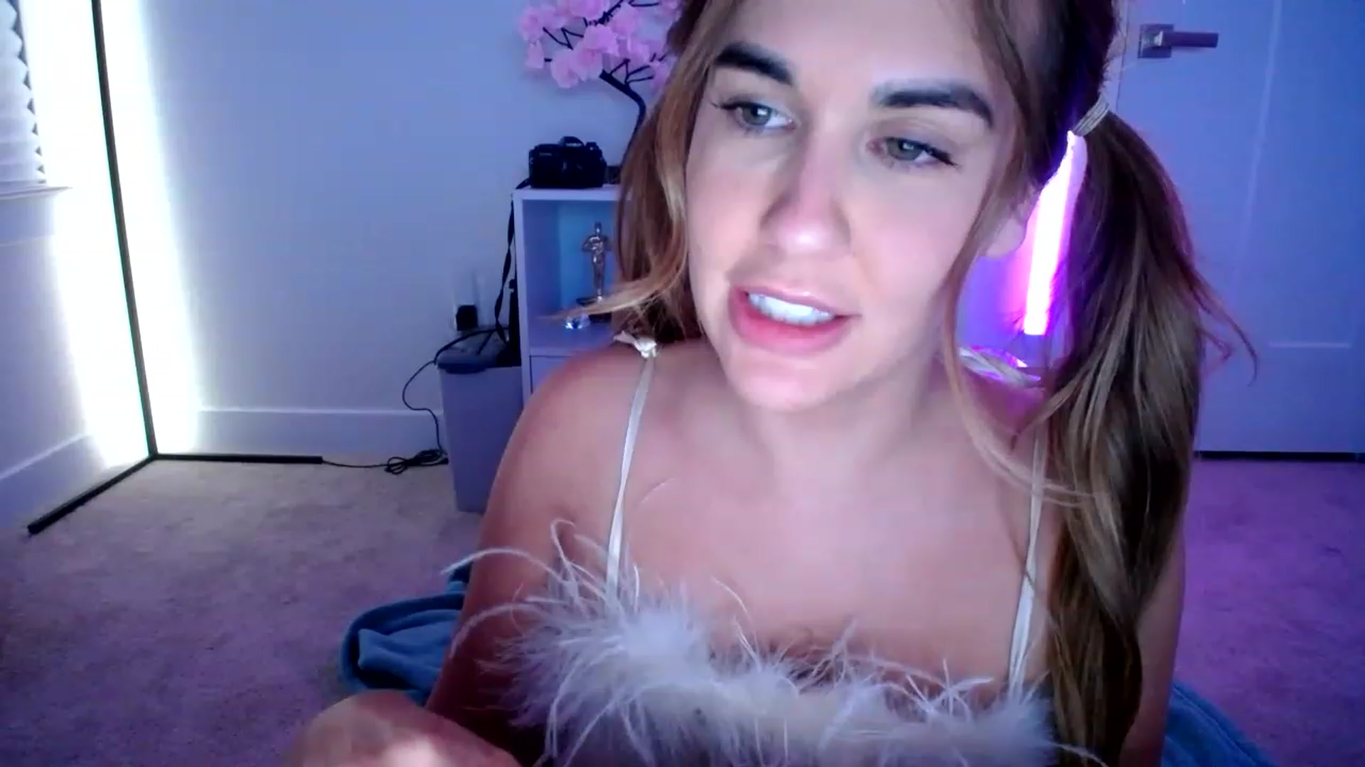 Gallery image thumbnail from Scout's myfreecams stream on, 12/17/2022, 06:10 image 4 of 20