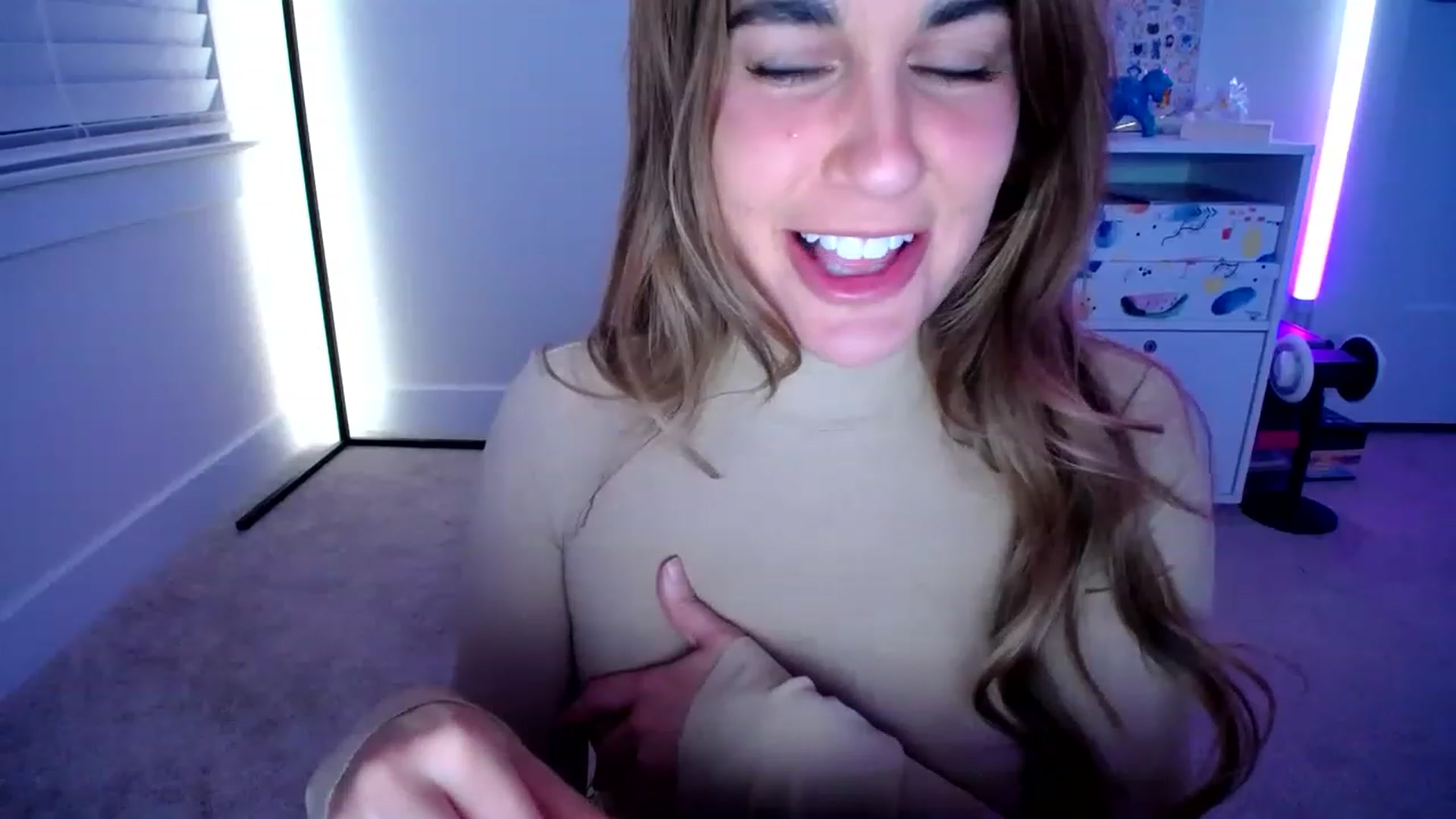 Gallery image thumbnail from Scout's myfreecams stream on, 03/18/2023, 03:05 image 10 of 20