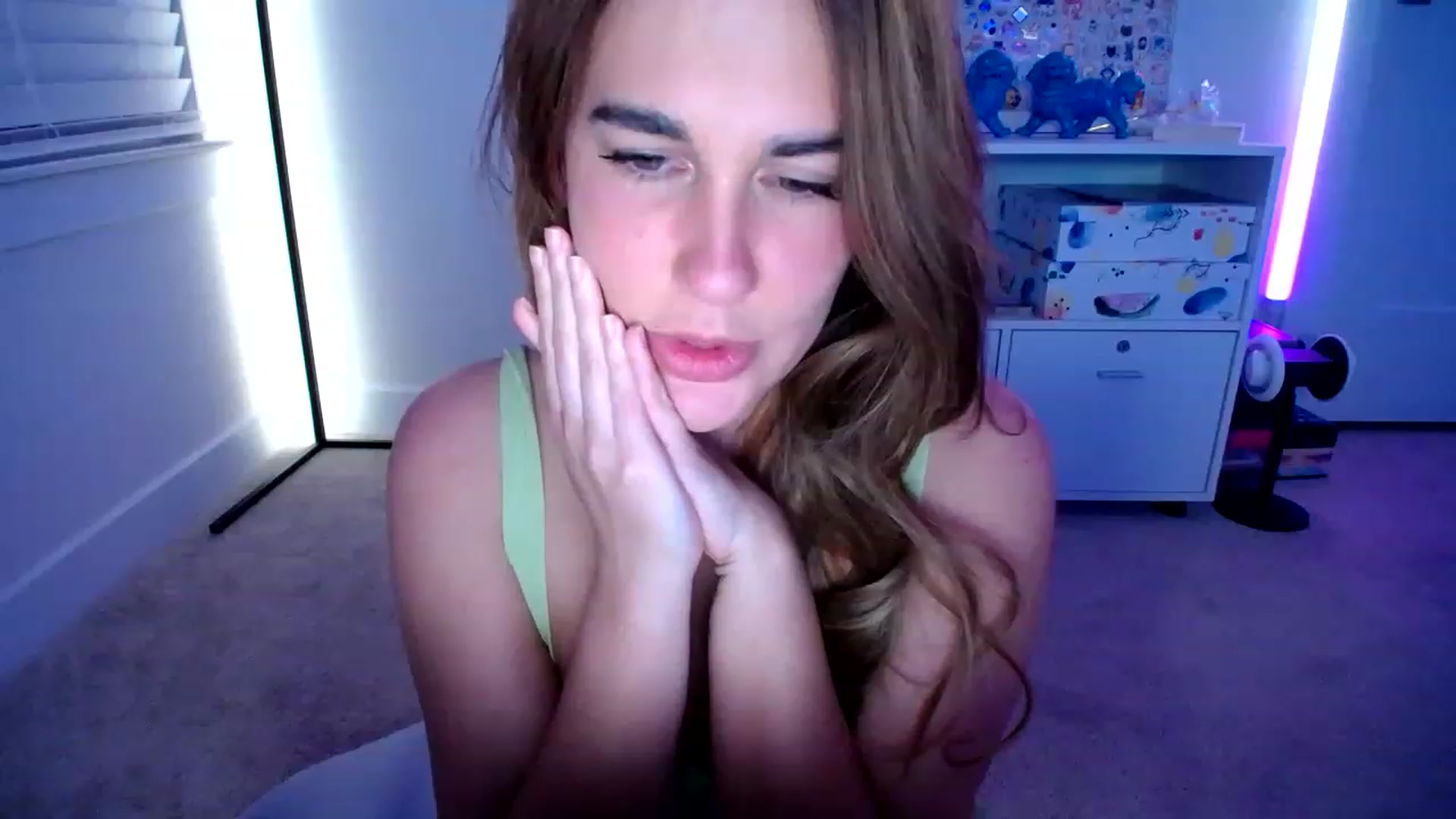 Gallery image thumbnail from Scout's myfreecams stream on, 03/18/2023, 04:50 image 8 of 20