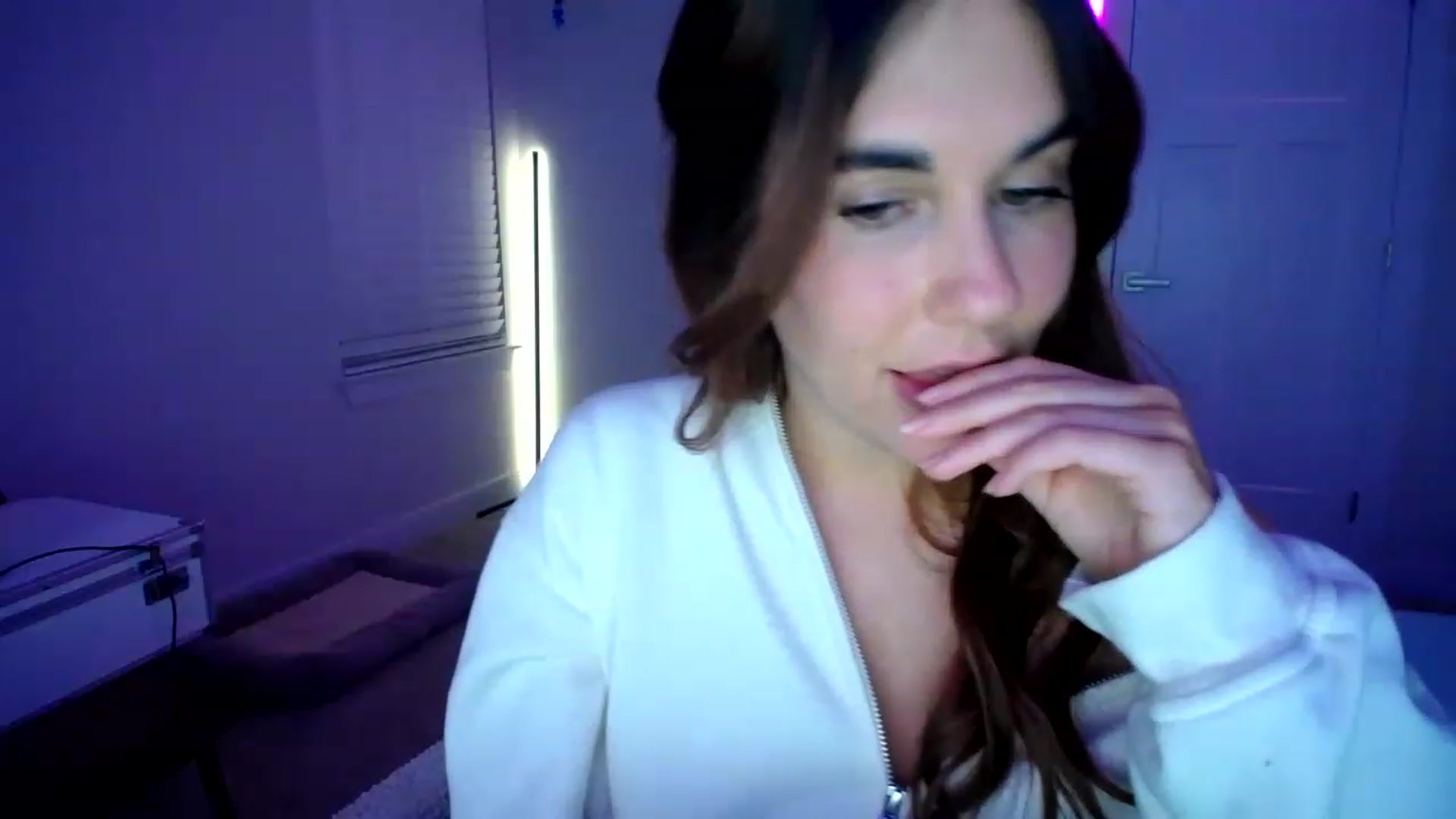 Gallery image thumbnail from Scout's myfreecams stream on, 05/03/2023, 06:09 image 9 of 20