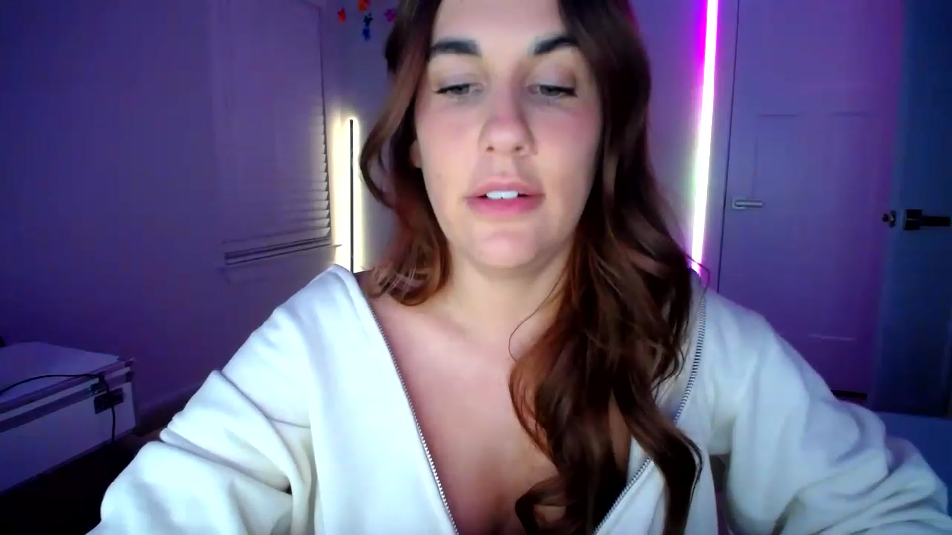 Gallery image thumbnail from Scout's myfreecams stream on, 05/03/2023, 06:09 image 4 of 20