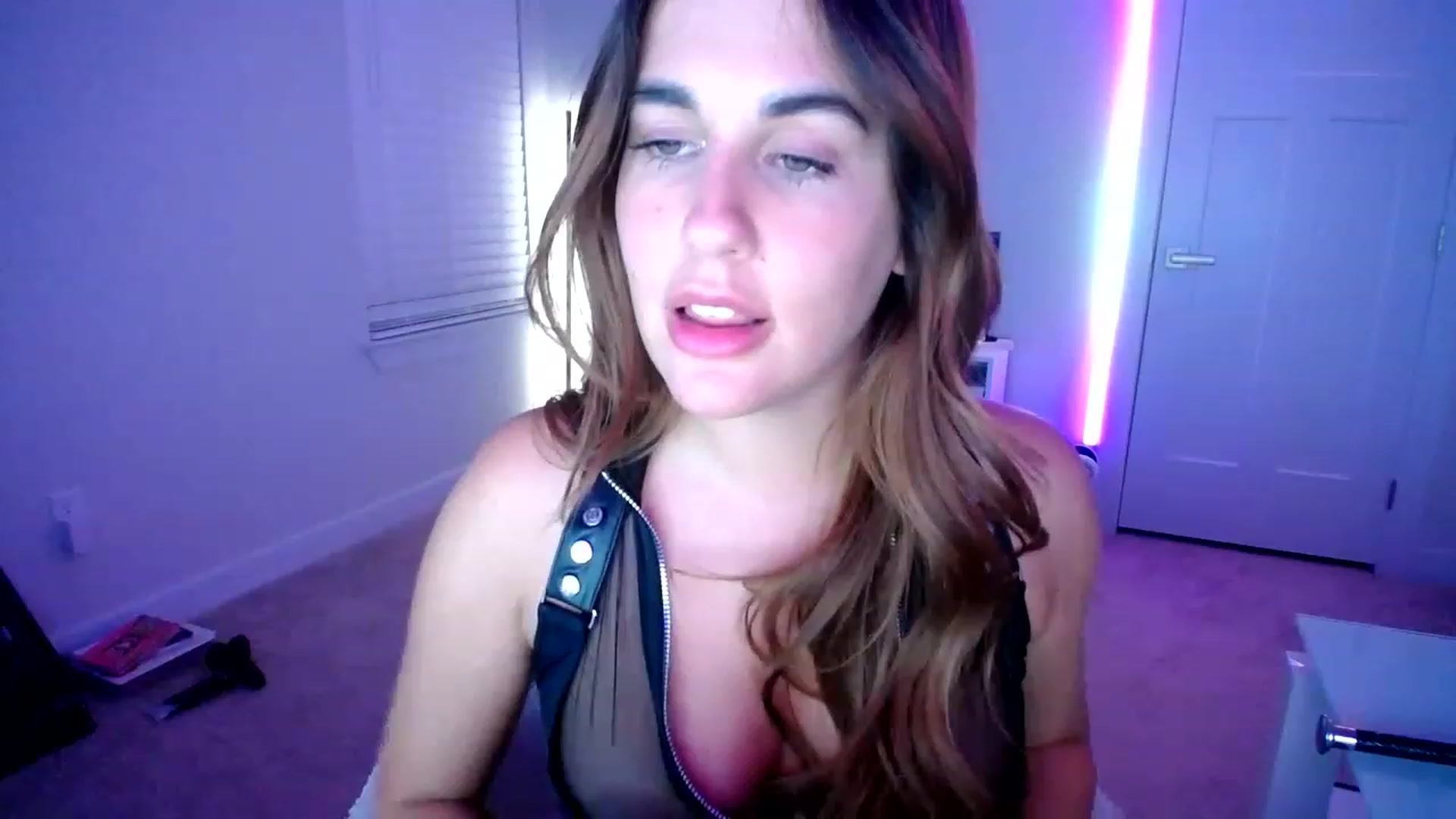 Gallery image thumbnail from Scout's myfreecams stream on, 06/03/2023, 06:22 image 16 of 20
