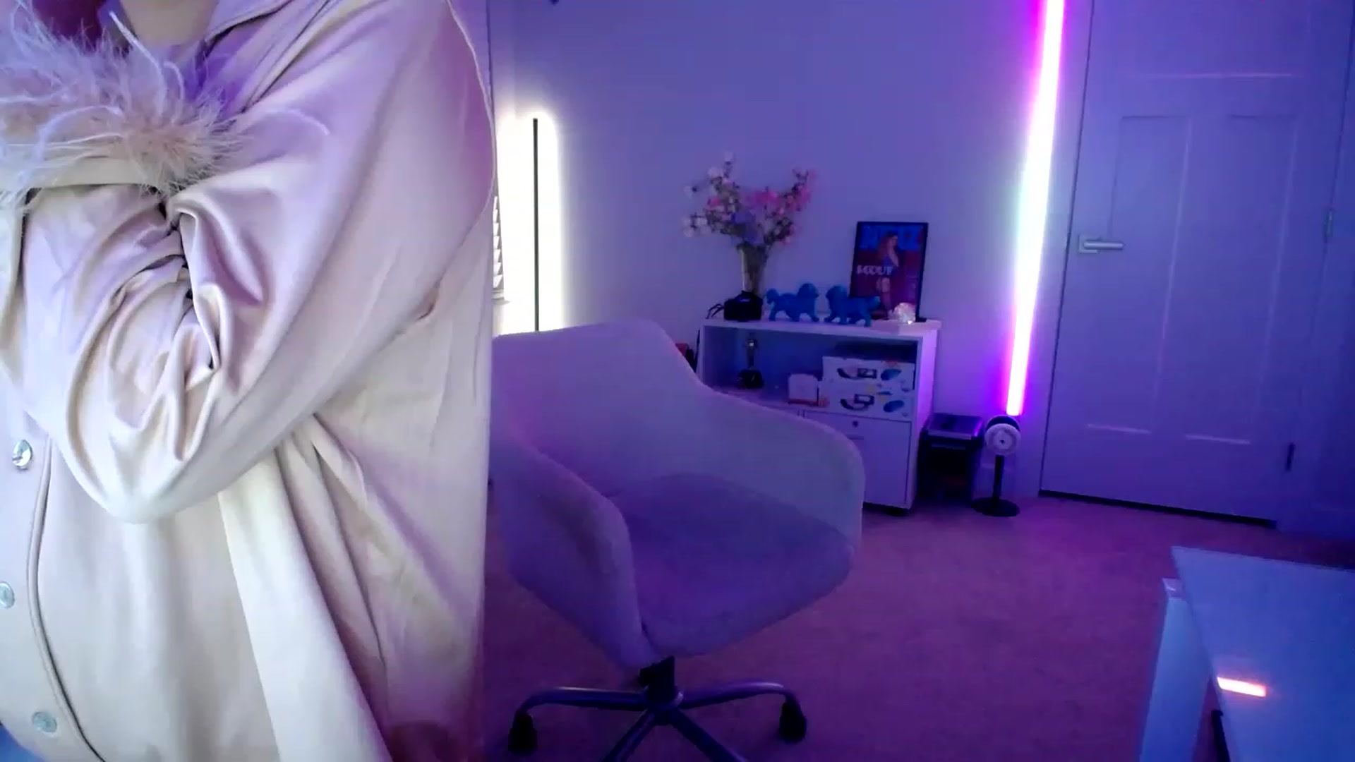 Gallery image thumbnail from Scout's myfreecams stream on, 06/06/2023, 05:28 image 17 of 20