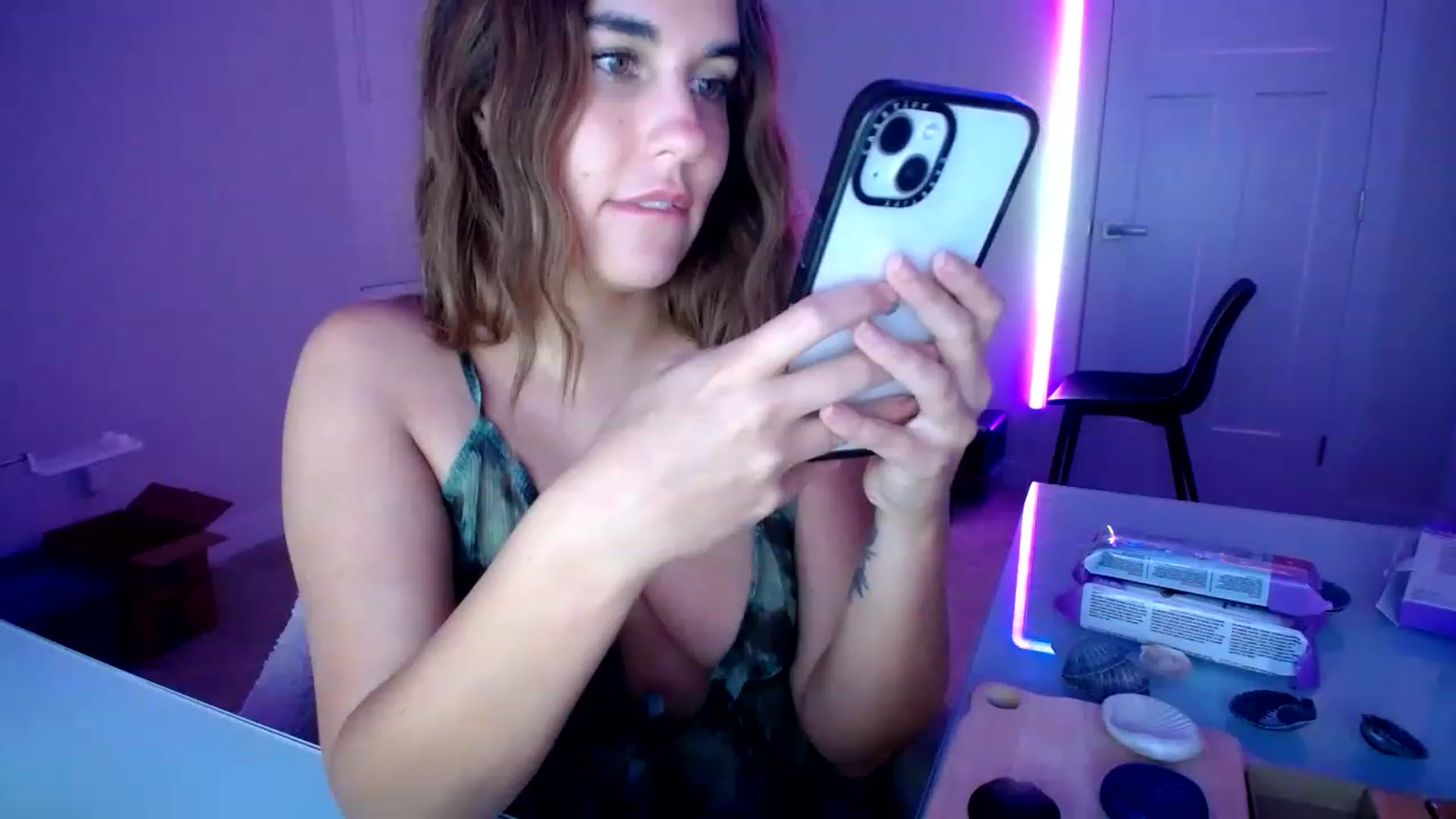Gallery image thumbnail from Scout's myfreecams stream on, 06/10/2023, 04:13 image 10 of 20