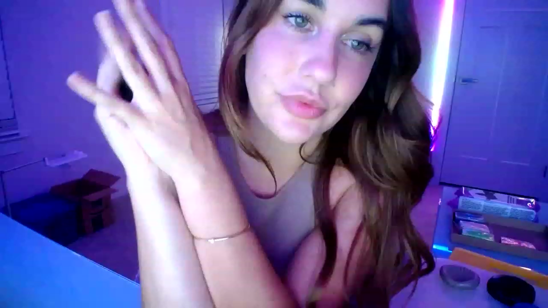 Gallery image thumbnail from Scout's myfreecams stream on, 06/12/2023, 04:41 image 7 of 20
