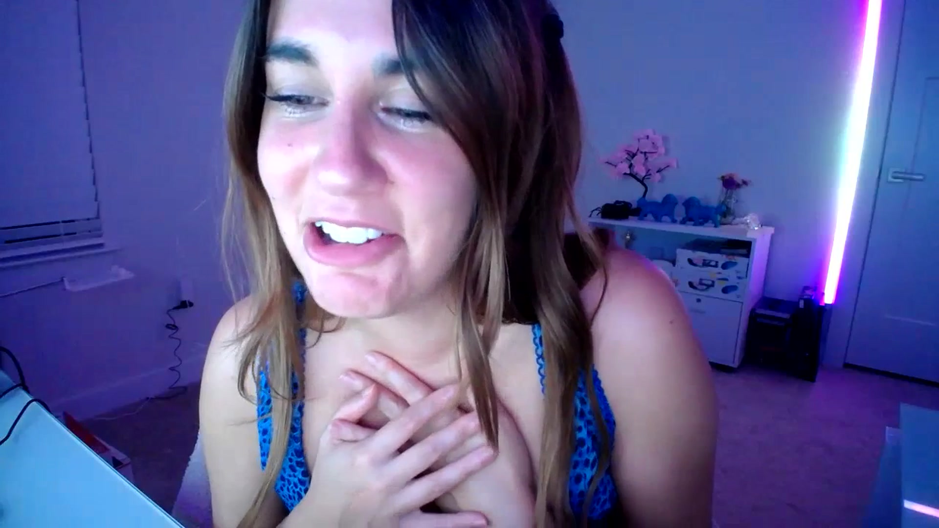 Gallery image thumbnail from Scout's myfreecams stream on, 07/17/2023, 07:40 image 16 of 20