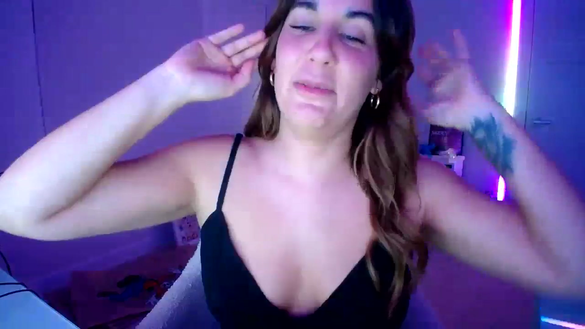 Gallery image thumbnail from Scout's myfreecams stream on, 08/13/2023, 05:26 image 5 of 20