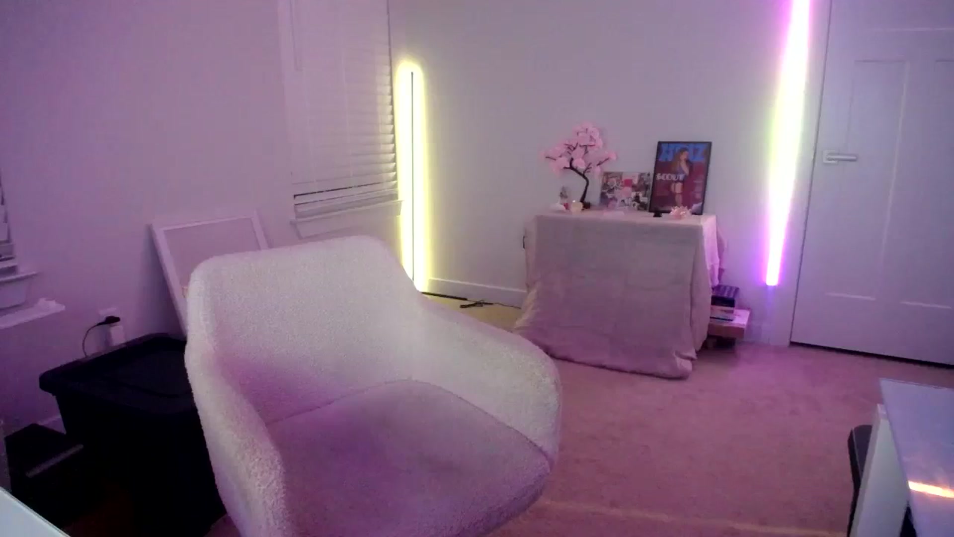 Gallery image thumbnail from Scout's myfreecams stream on, 10/15/2023, 05:02 image 2 of 20