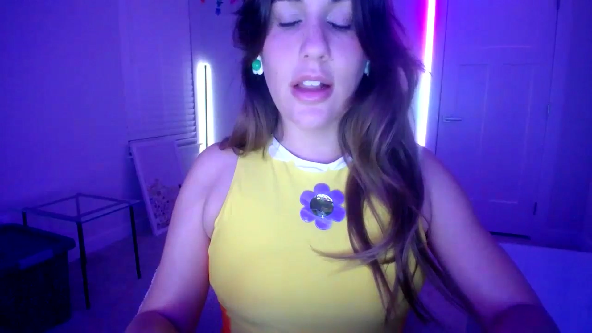 Gallery image thumbnail from Scout's myfreecams stream on, 10/29/2023, 04:51 image 12 of 20