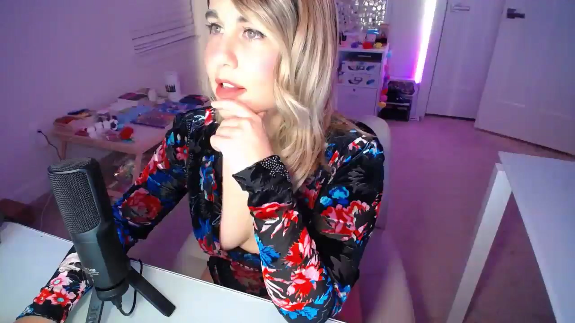 Gallery image thumbnail from Scout's myfreecams stream on, 03/06/2025, 02:53 image 9 of 20