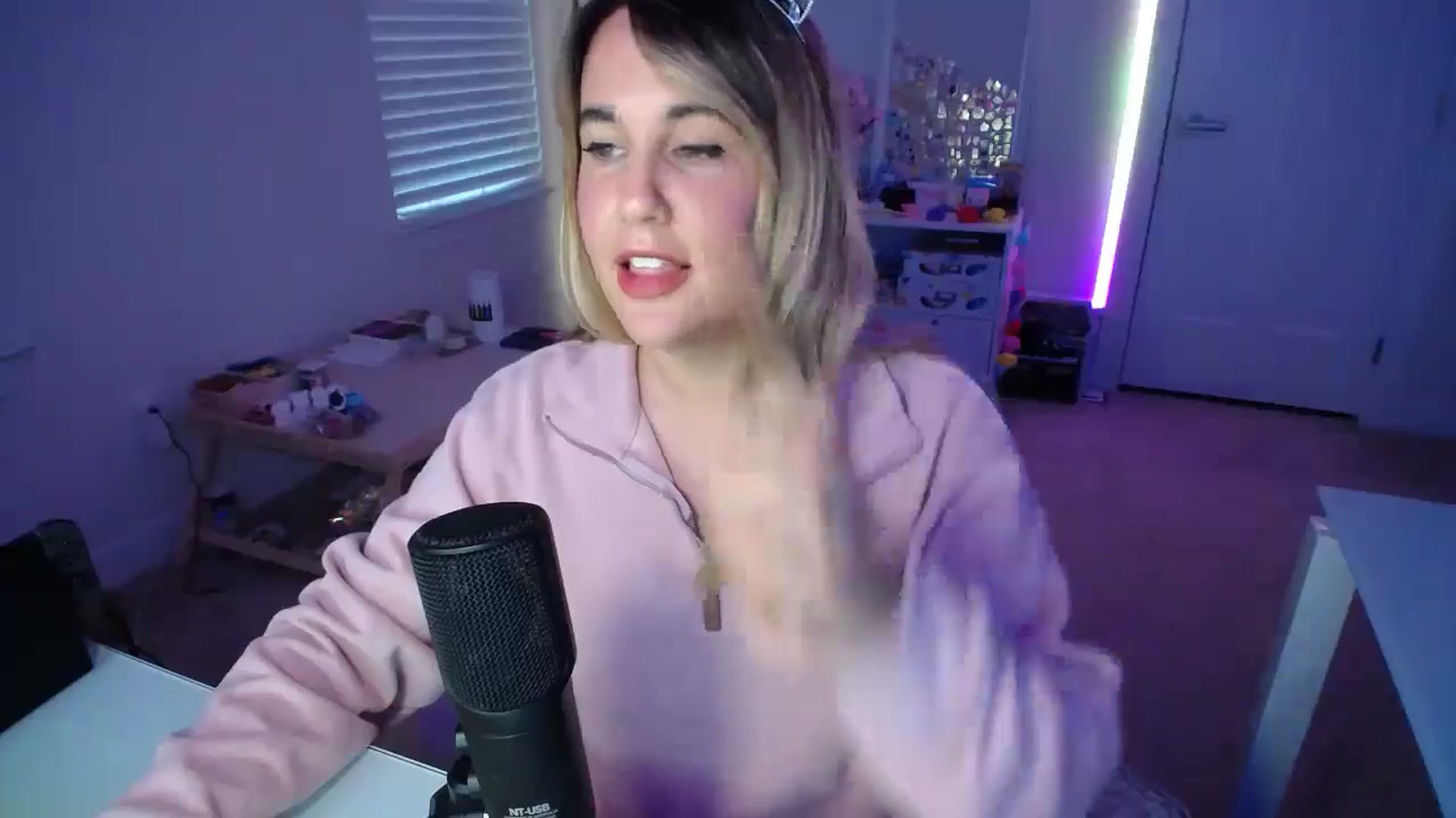 Gallery image thumbnail from Scout's myfreecams stream on, 03/13/2025, 24:01 image 7 of 20