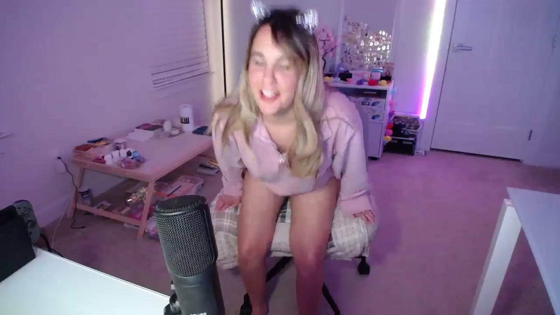 Gallery image thumbnail from Scout's myfreecams stream on, 03/13/2025, 01:29 image 12 of 20
