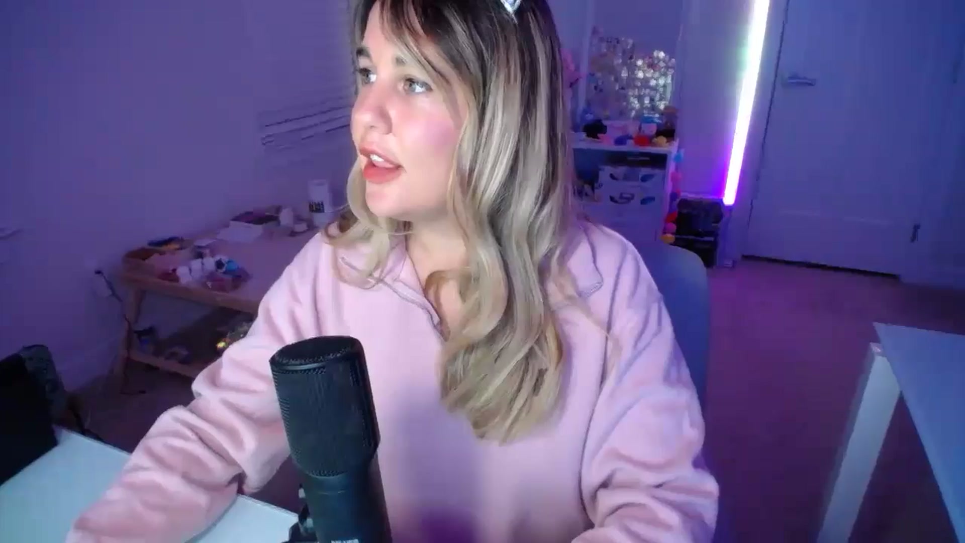 Gallery image thumbnail from Scout's myfreecams stream on, 03/13/2025, 01:29 image 17 of 20
