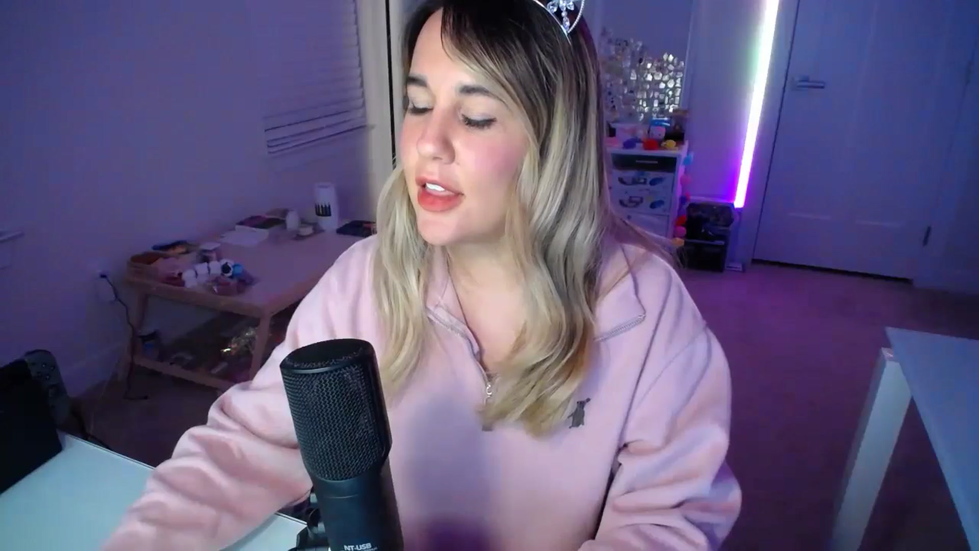 Gallery image thumbnail from Scout's myfreecams stream on, 03/13/2025, 01:29 image 7 of 20