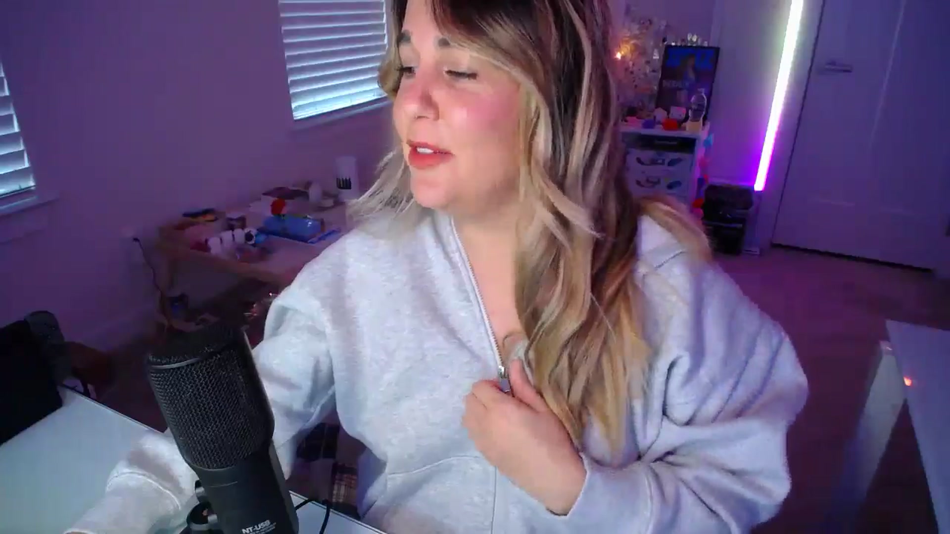 Gallery image thumbnail from Scout's myfreecams stream on, 03/27/2025, 24:03 image 13 of 20