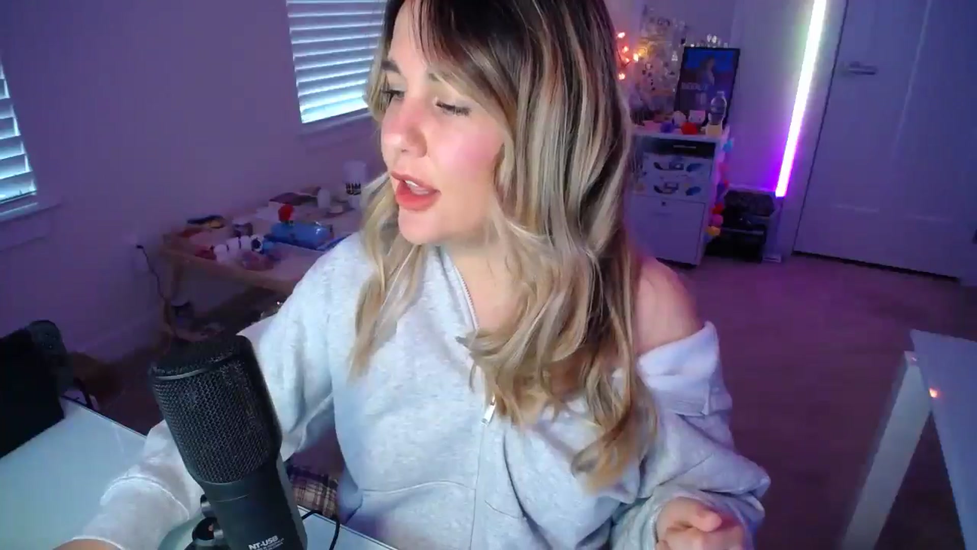 Gallery image thumbnail from Scout's myfreecams stream on, 03/27/2025, 24:03 image 10 of 20