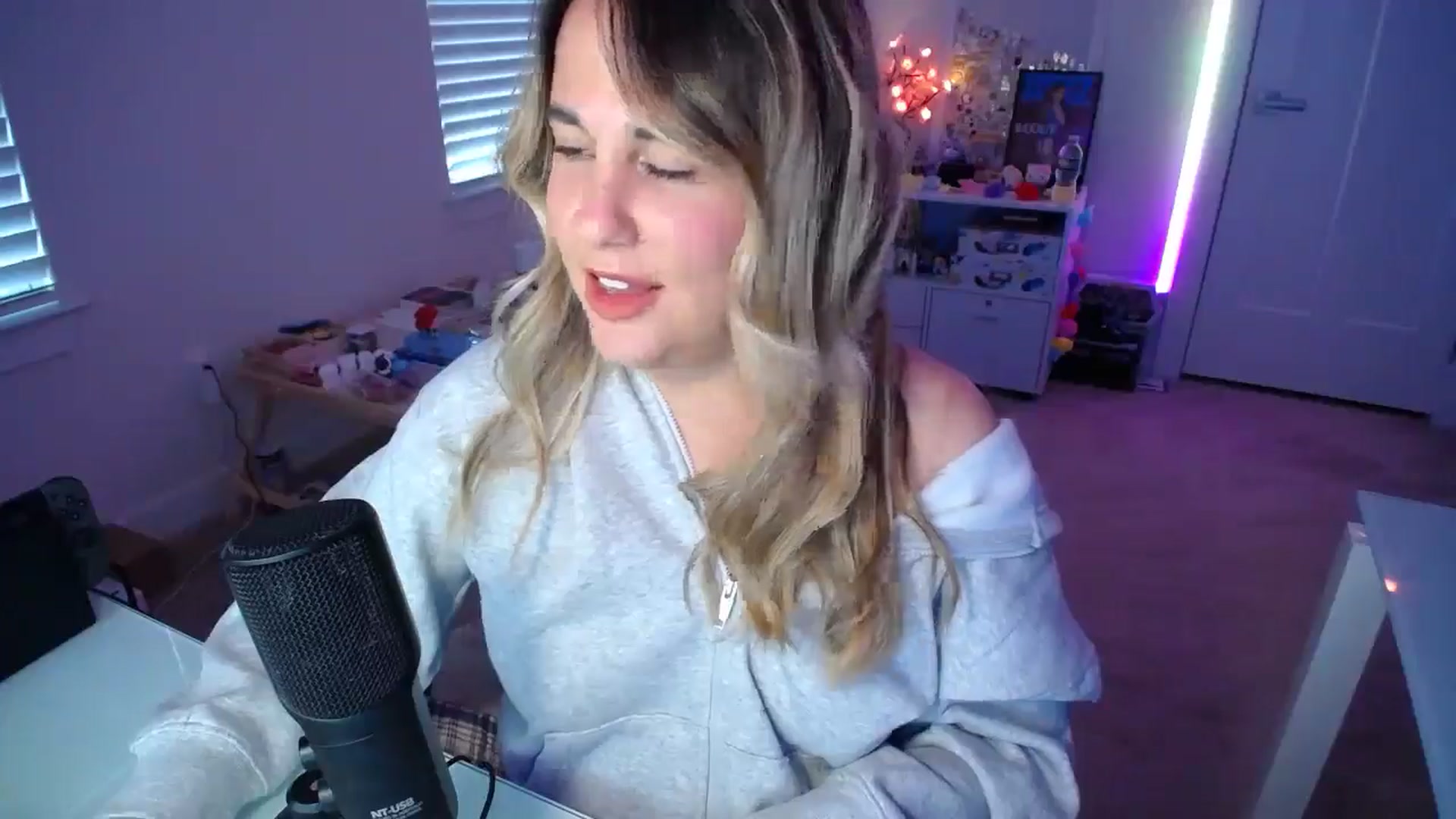 Gallery image thumbnail from Scout's myfreecams stream on, 03/27/2025, 24:03 image 6 of 20