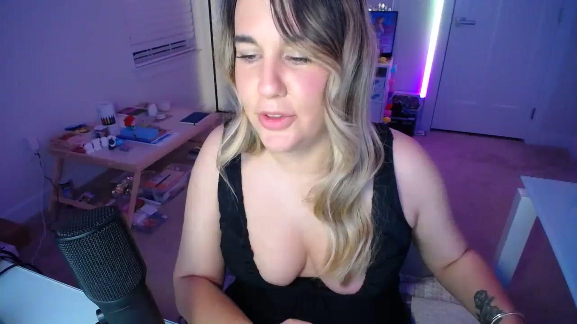 Gallery image thumbnail from Scout's myfreecams stream on, 04/24/2025, 01:48 image 3 of 20