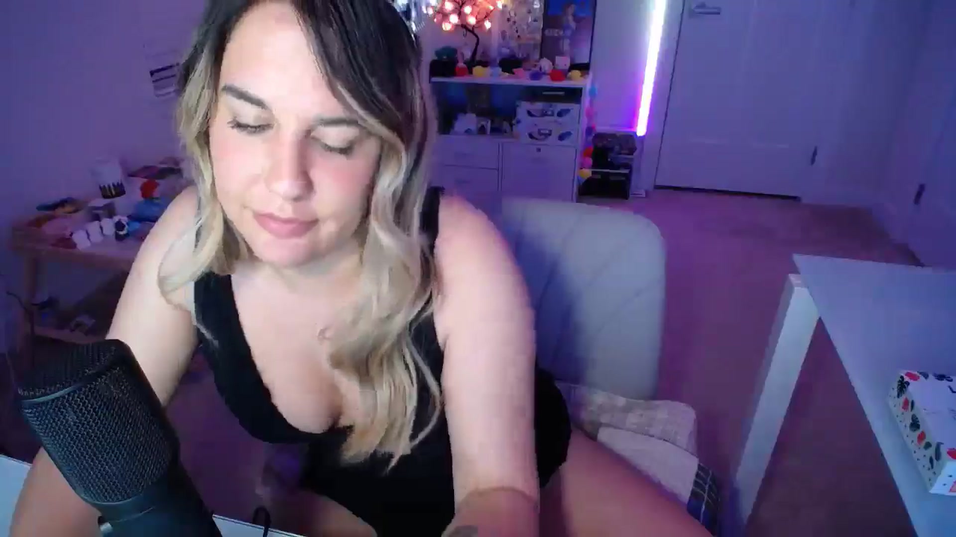 Gallery image thumbnail from Scout's myfreecams stream on, 04/24/2025, 01:48 image 15 of 20