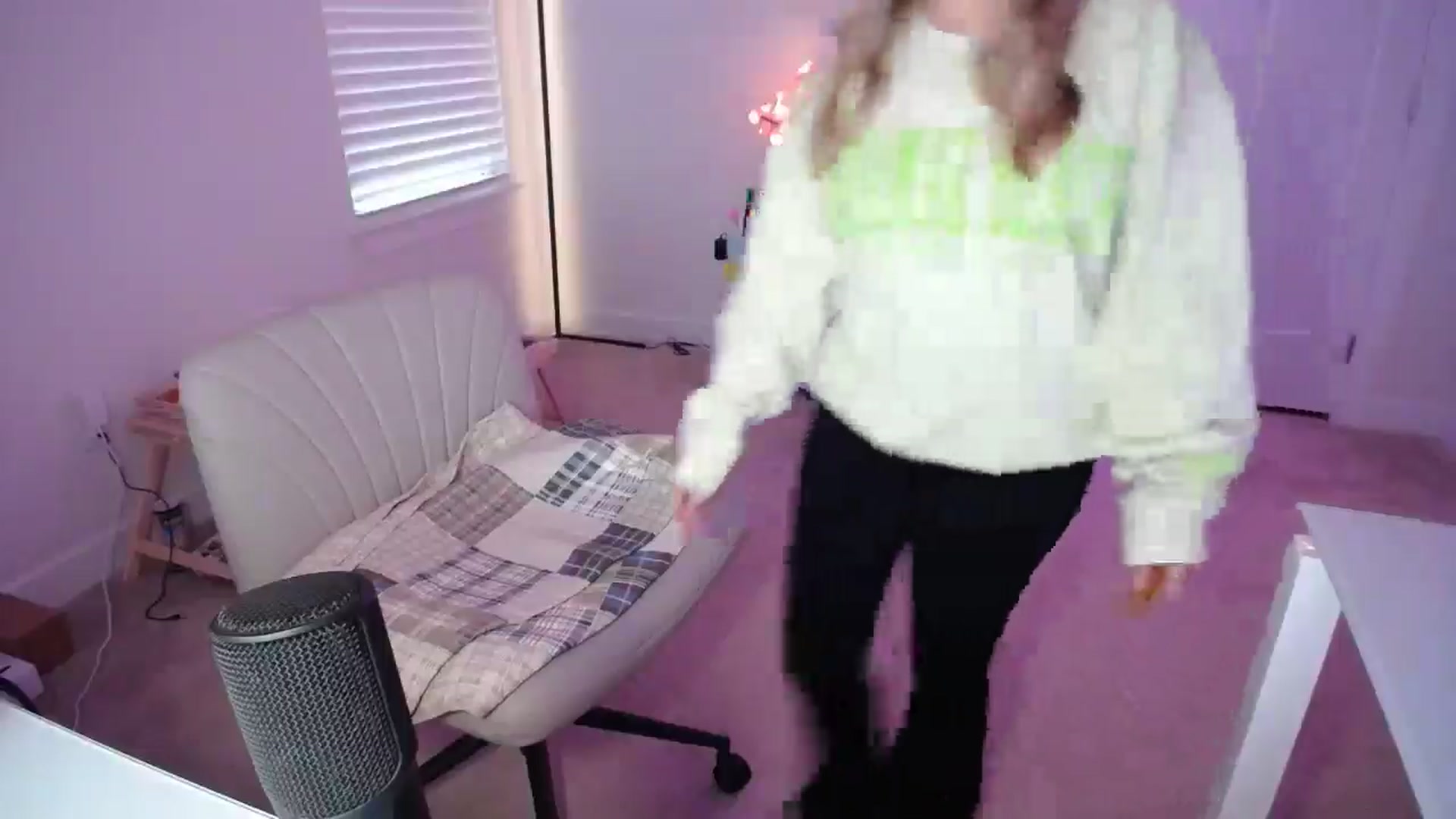 Gallery image thumbnail from Scout's myfreecams stream on, 05/08/2025, 24:01 image 4 of 20