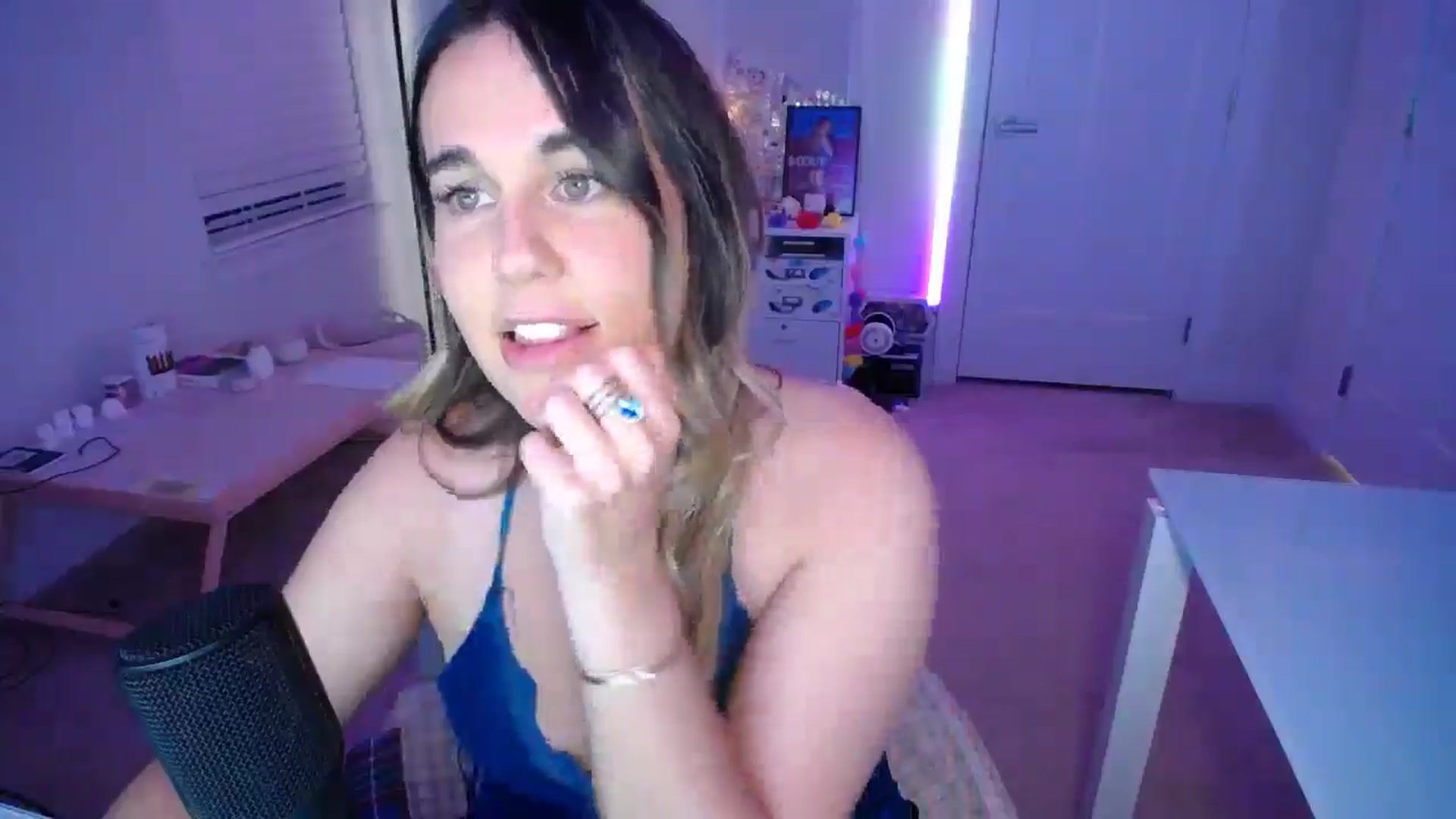 Gallery image thumbnail from Scout's myfreecams stream on, 09/13/2025, 03:20 image 15 of 20