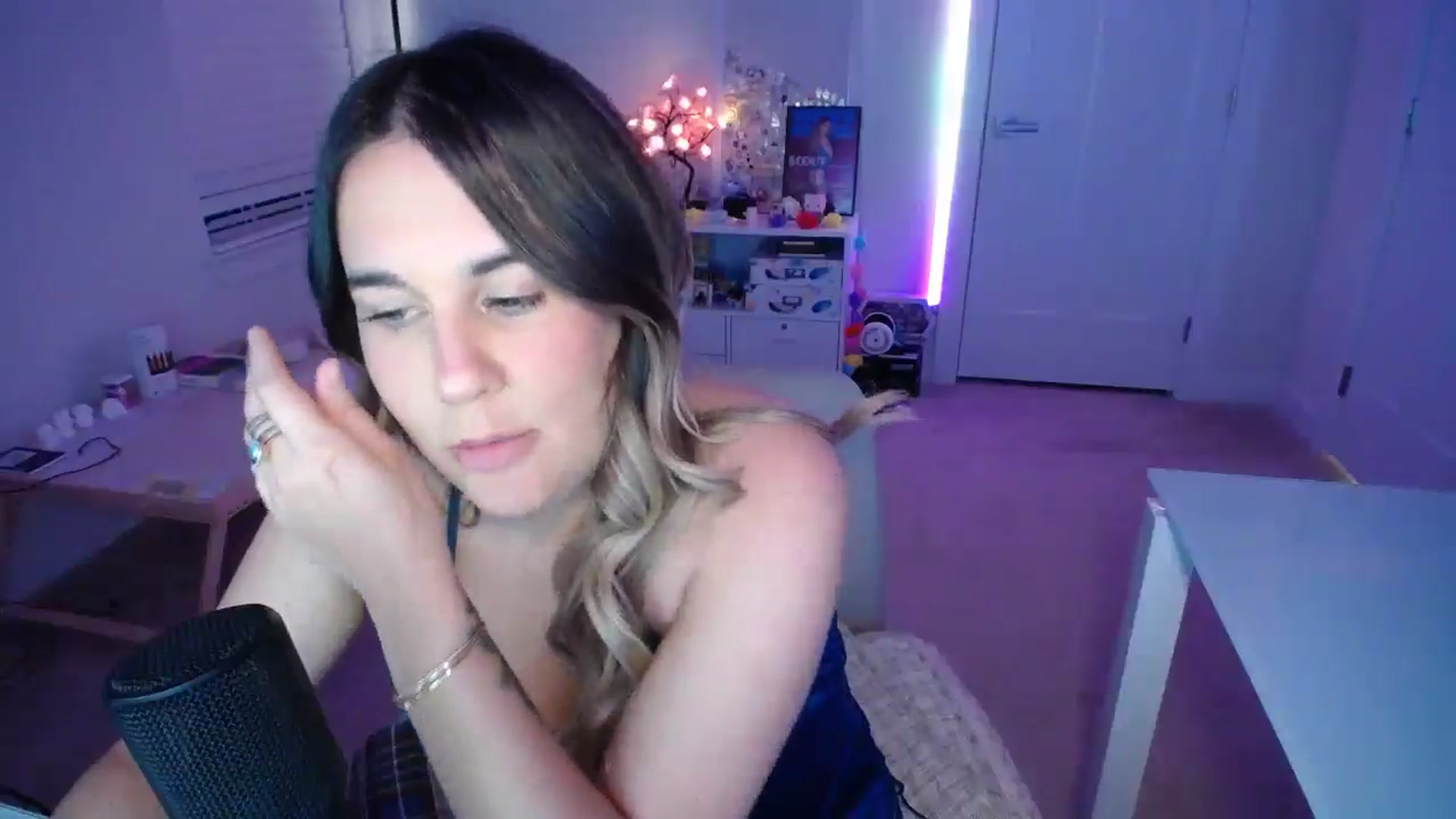 Gallery image thumbnail from Scout's myfreecams stream on, 09/13/2025, 03:20 image 5 of 20