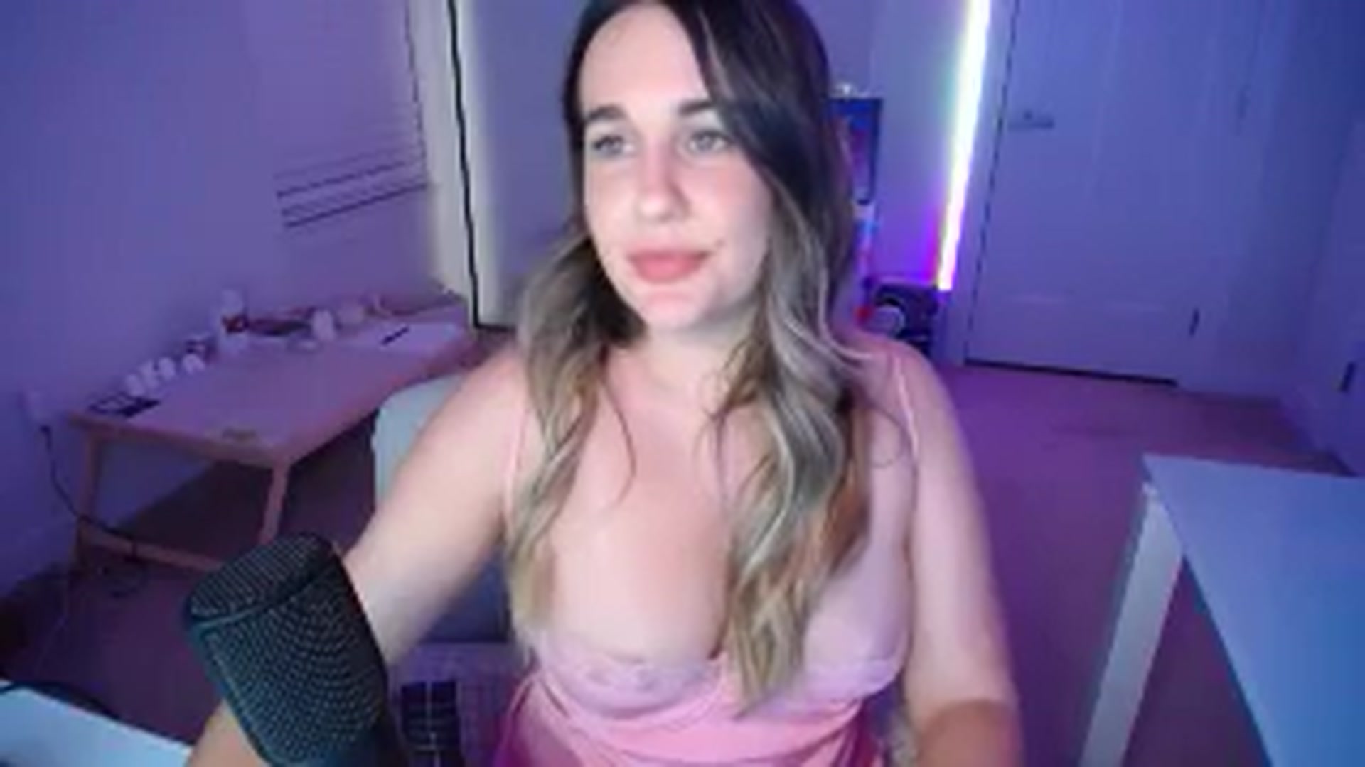 Gallery image thumbnail from Scout's myfreecams stream on, 09/18/2025, 02:13 image 12 of 20