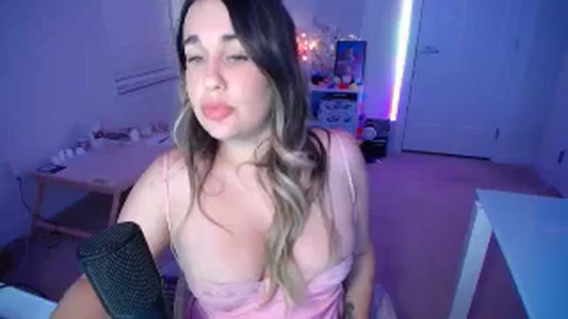 Gallery image thumbnail from Scout's myfreecams stream on, 09/18/2025, 02:13 image 8 of 20